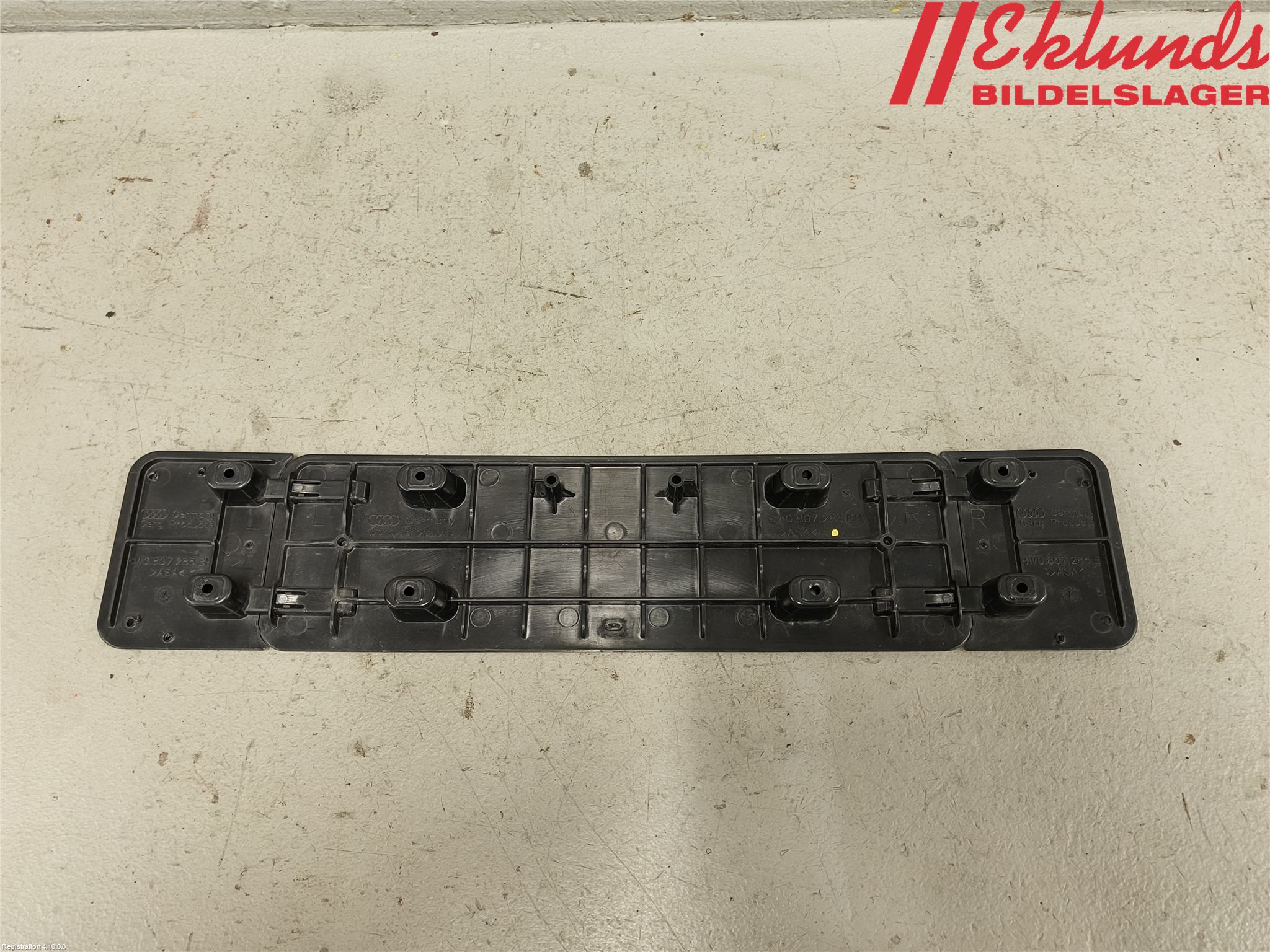 Audi A4/S4 B9 20- Skylthållare