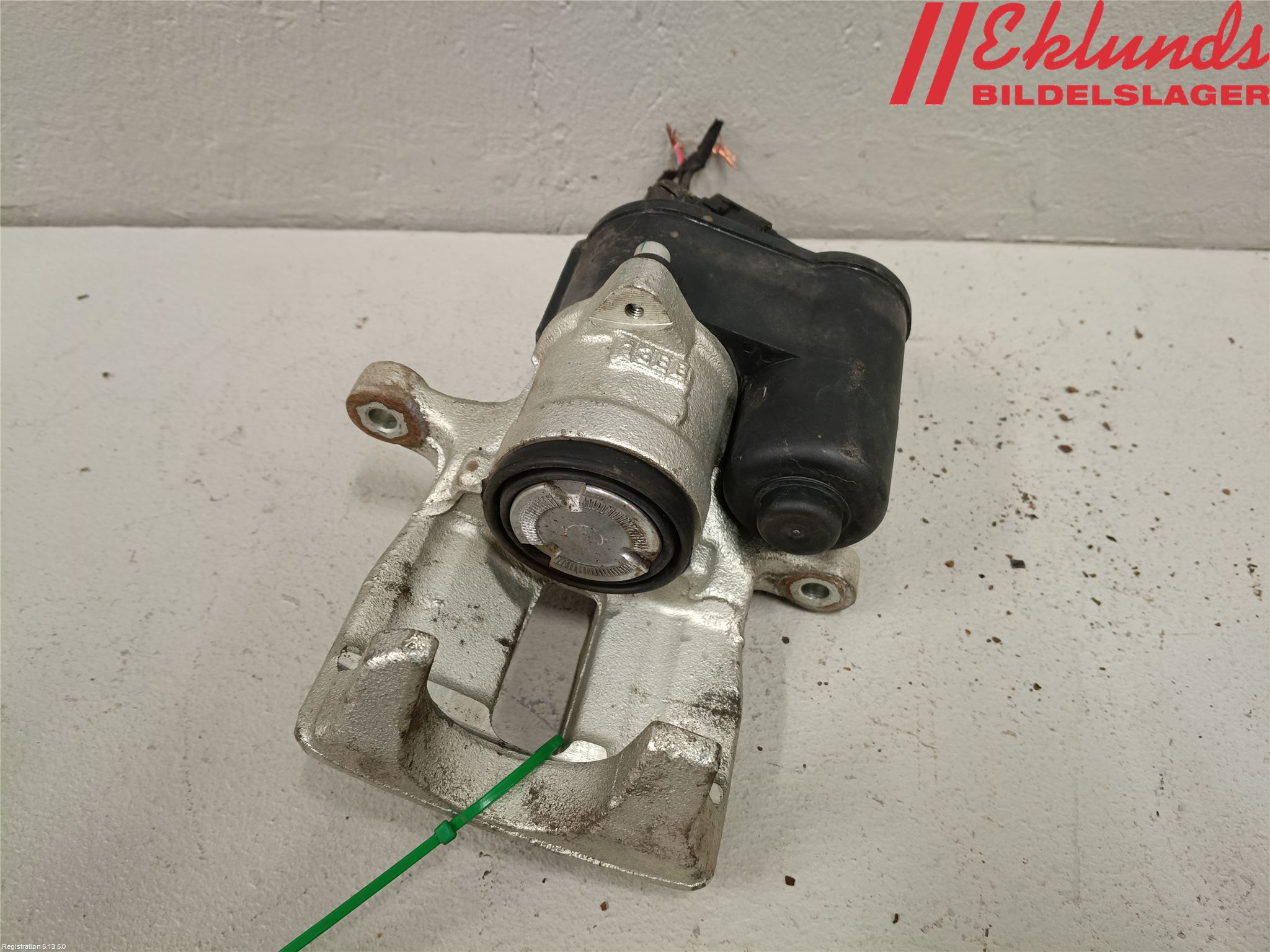 Volkswagen VW PASSAT 11-14 Bromsok Bak Höger