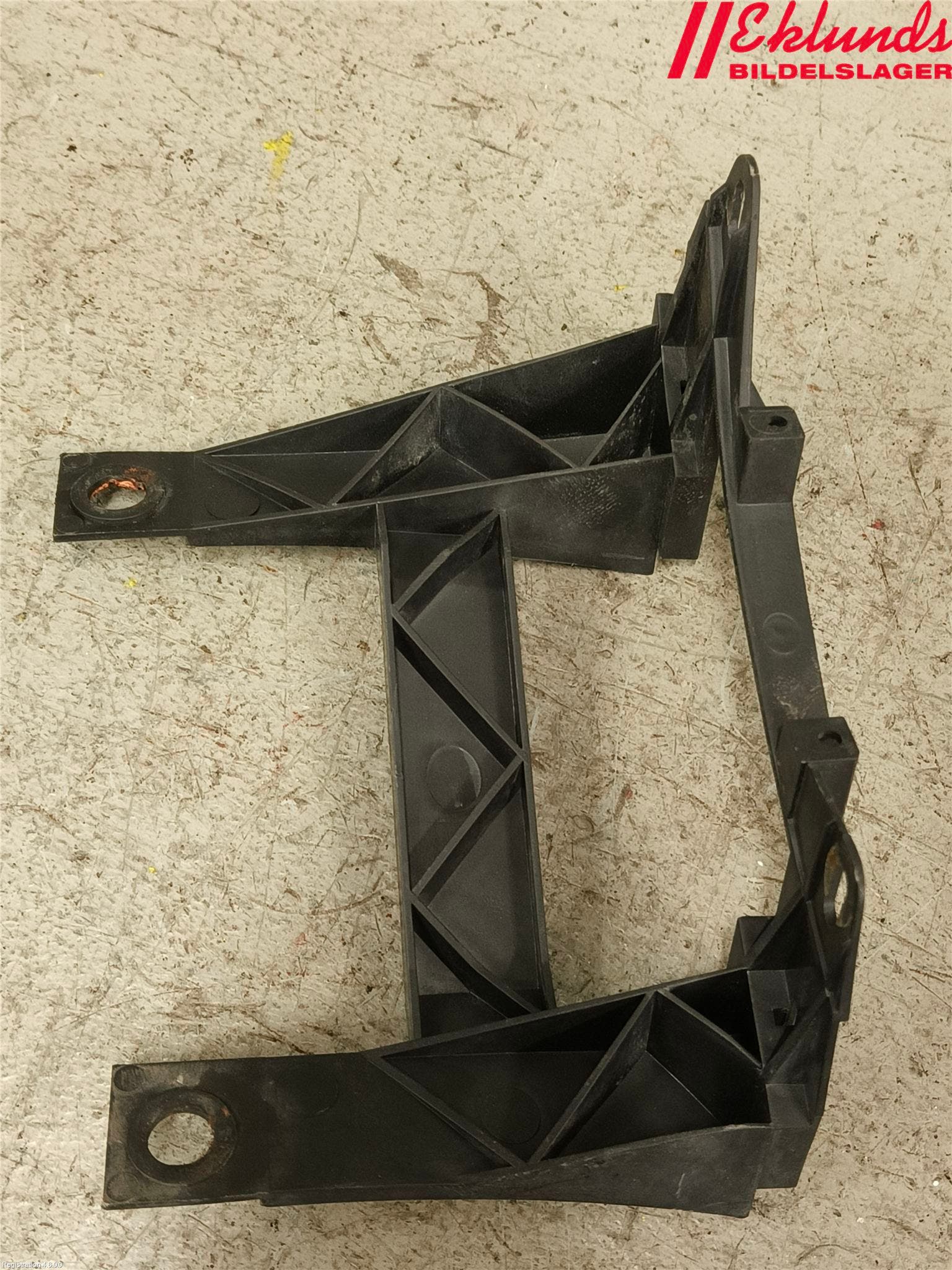 Volkswagen VW TRANSP/CARAVELLE (T5) 04-15 Strålkastarsarg Vänster