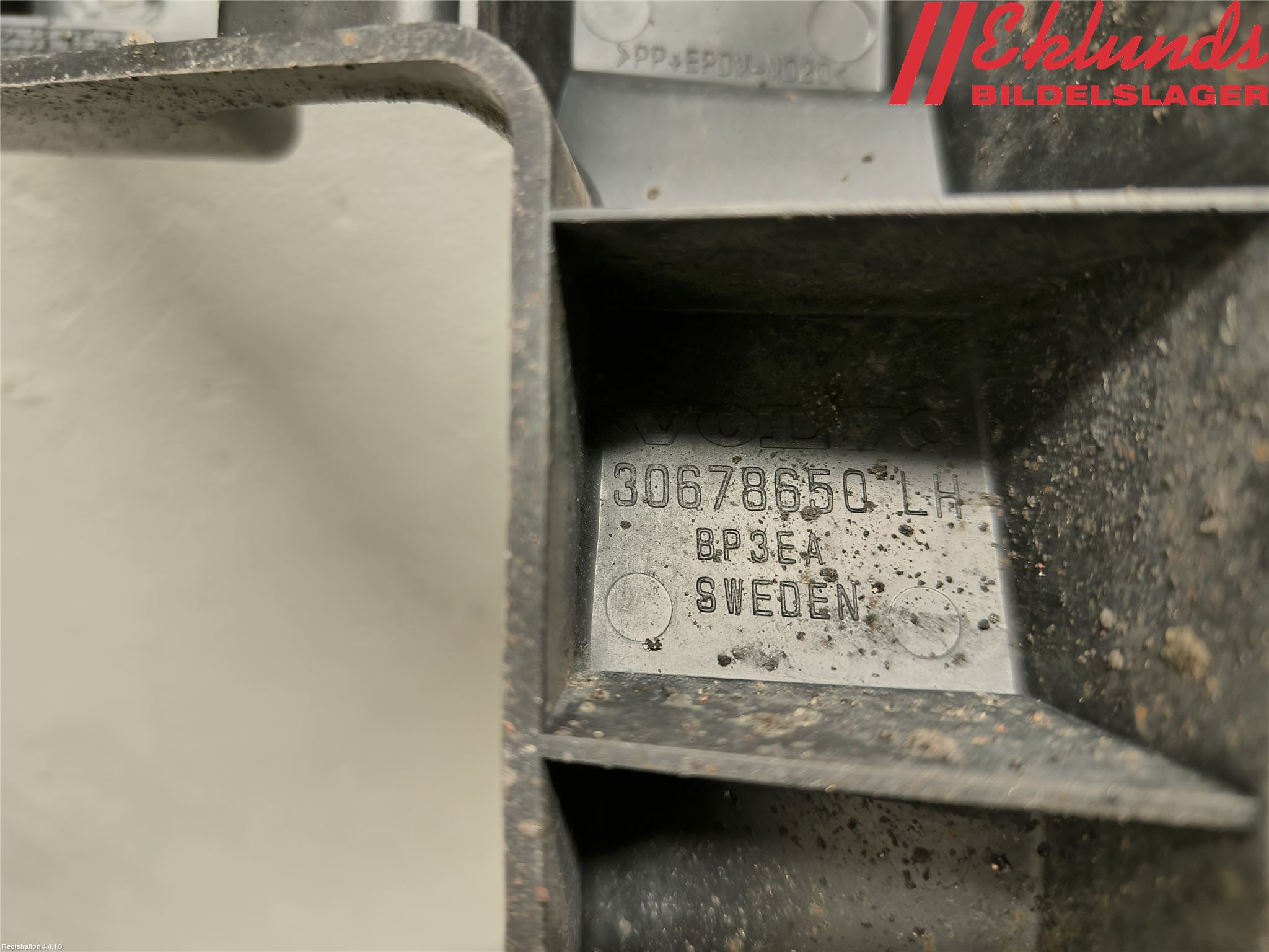 Volvo V70 08-13 Stötfångarfäste Bak Vä