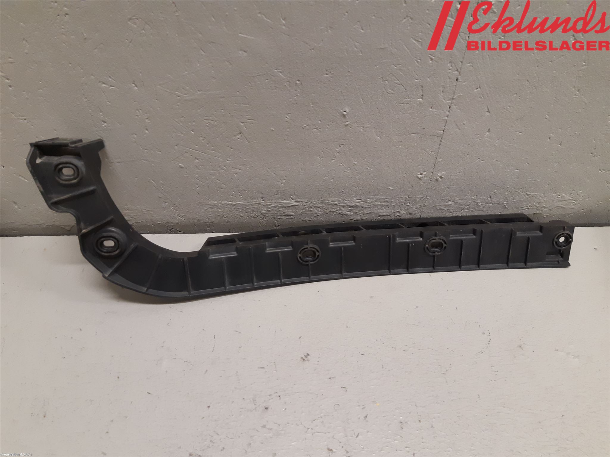 Skoda SUPERB 09-15 Stötfångarfäste Bak Hö