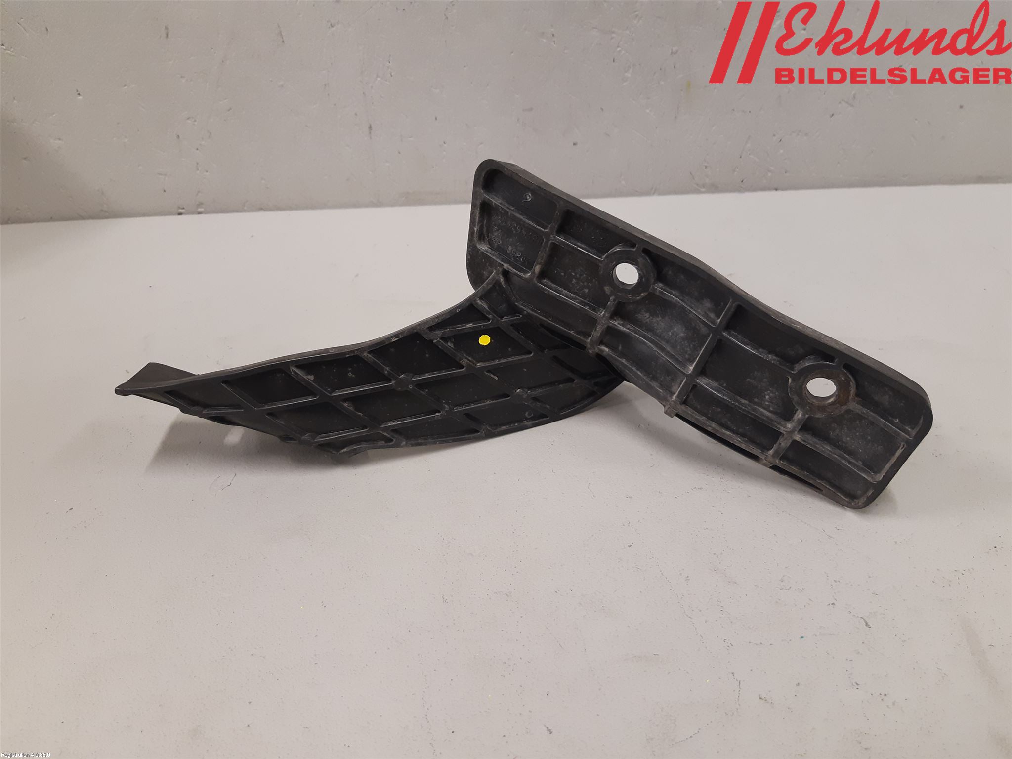 Citroen C4 CACTUS 14-20 Skärmfäste Fram Hö