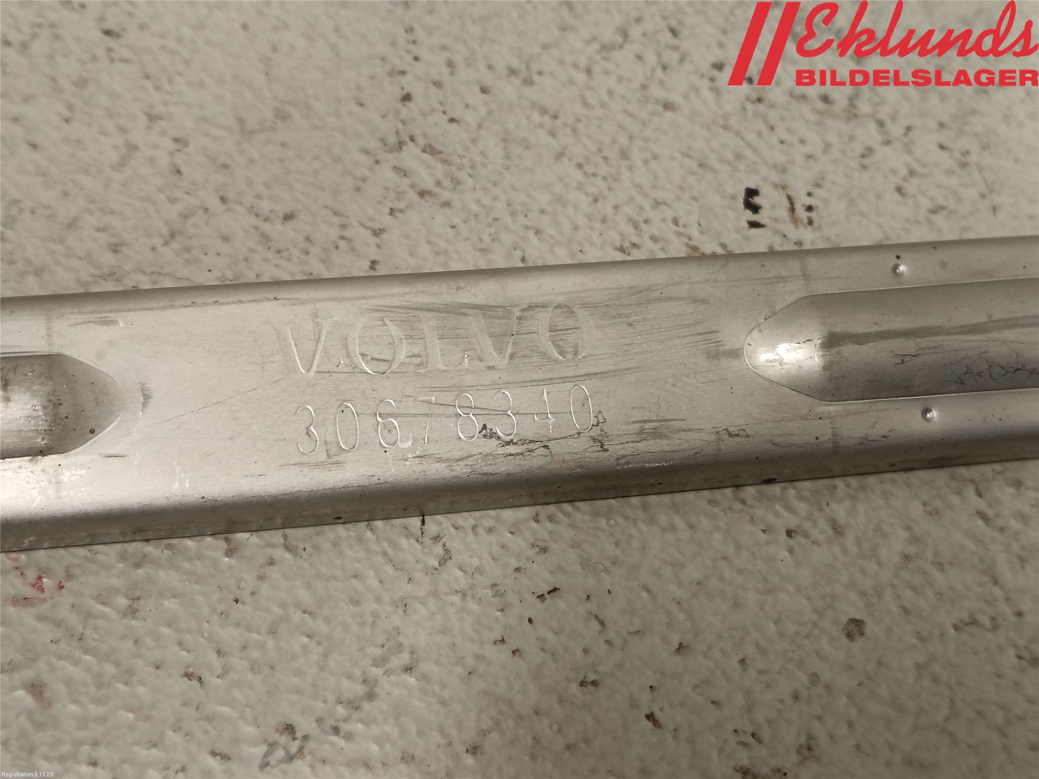 Volvo V70 08-13 Strålkast Fästsarg