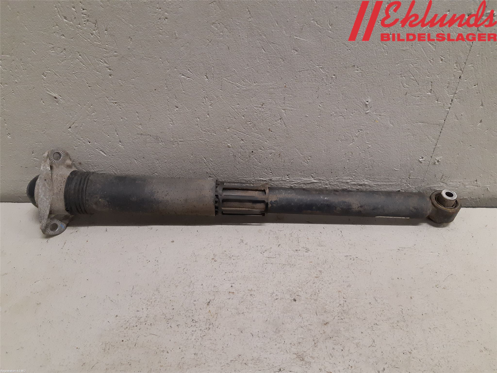 Volkswagen VW PASSAT 15-19 Stötdämpare Bak
