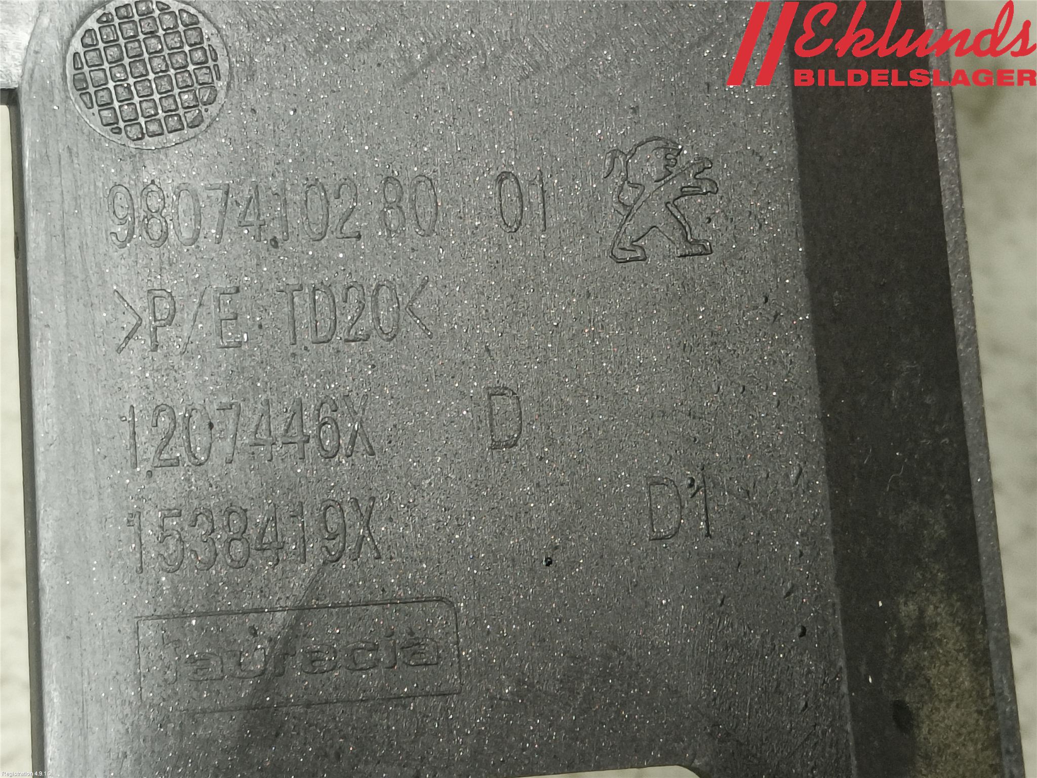 Peugeot 308 14-21 Stötfångarfäste Bak Hö