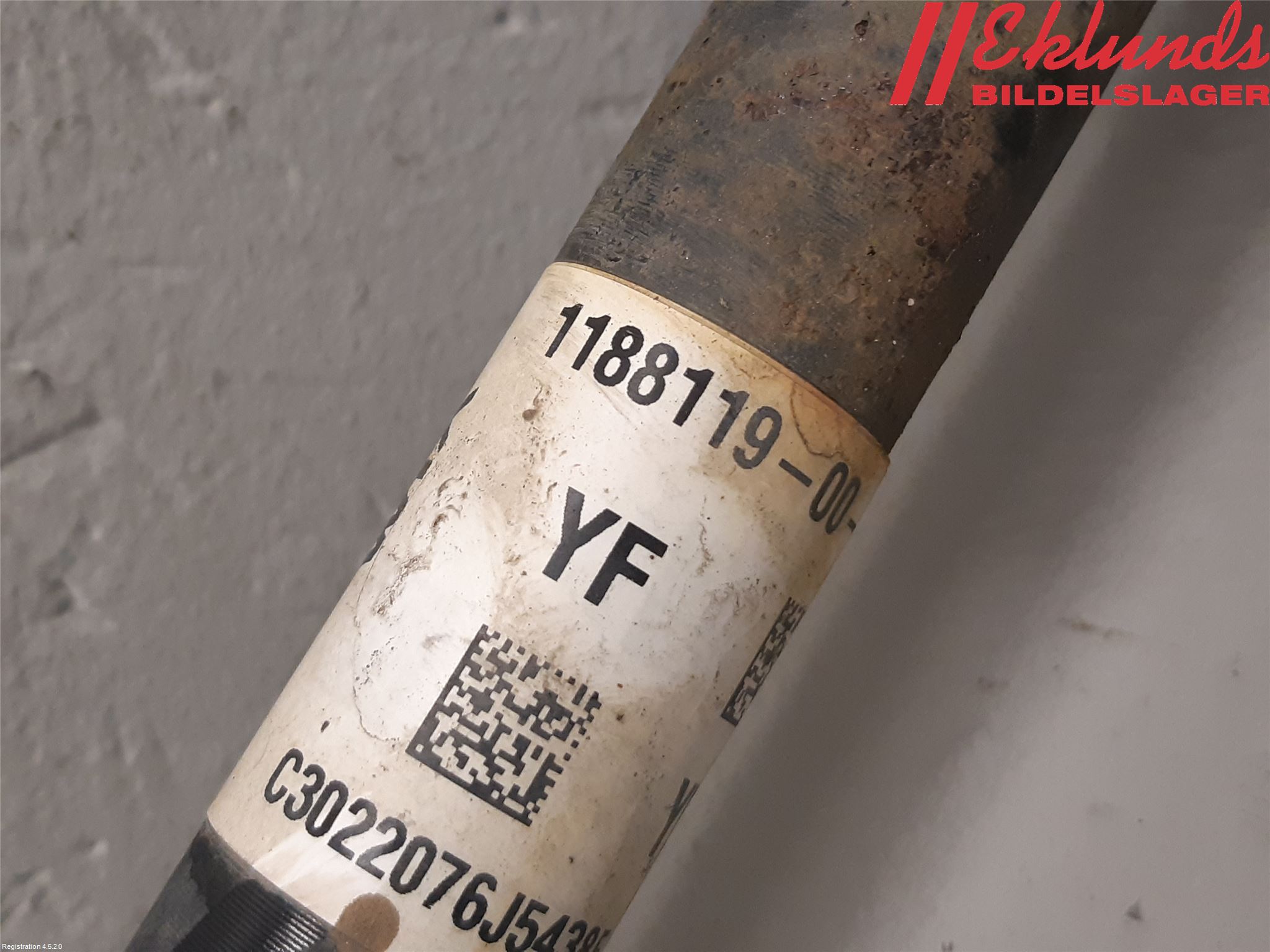 Tesla MODEL Y 21- Drivaxel Fram Höger