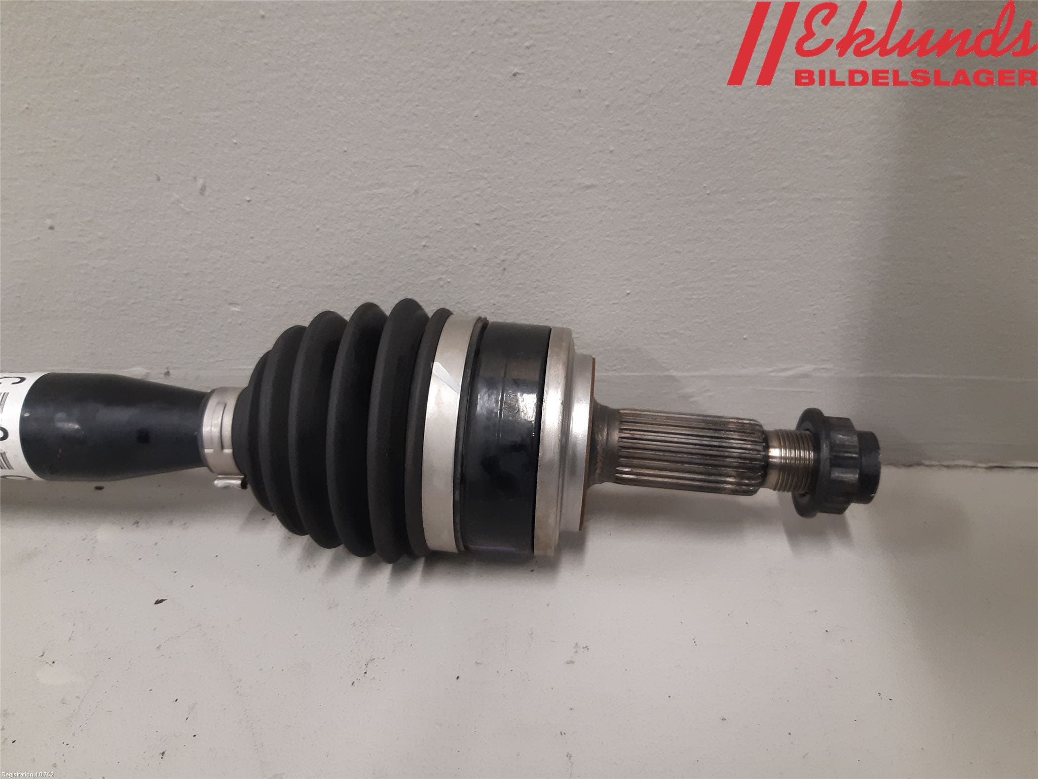 Toyota C-HR 16-23 Drivaxel Fram Höger