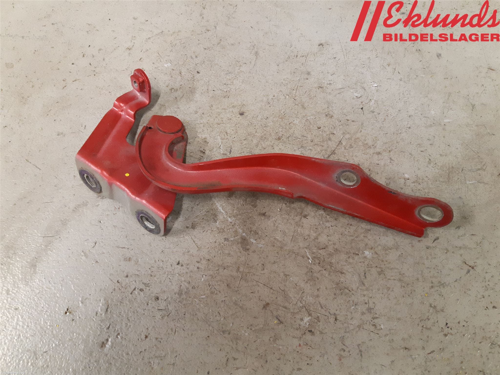 Toyota AVENSIS 09-15 Huvgångjärn