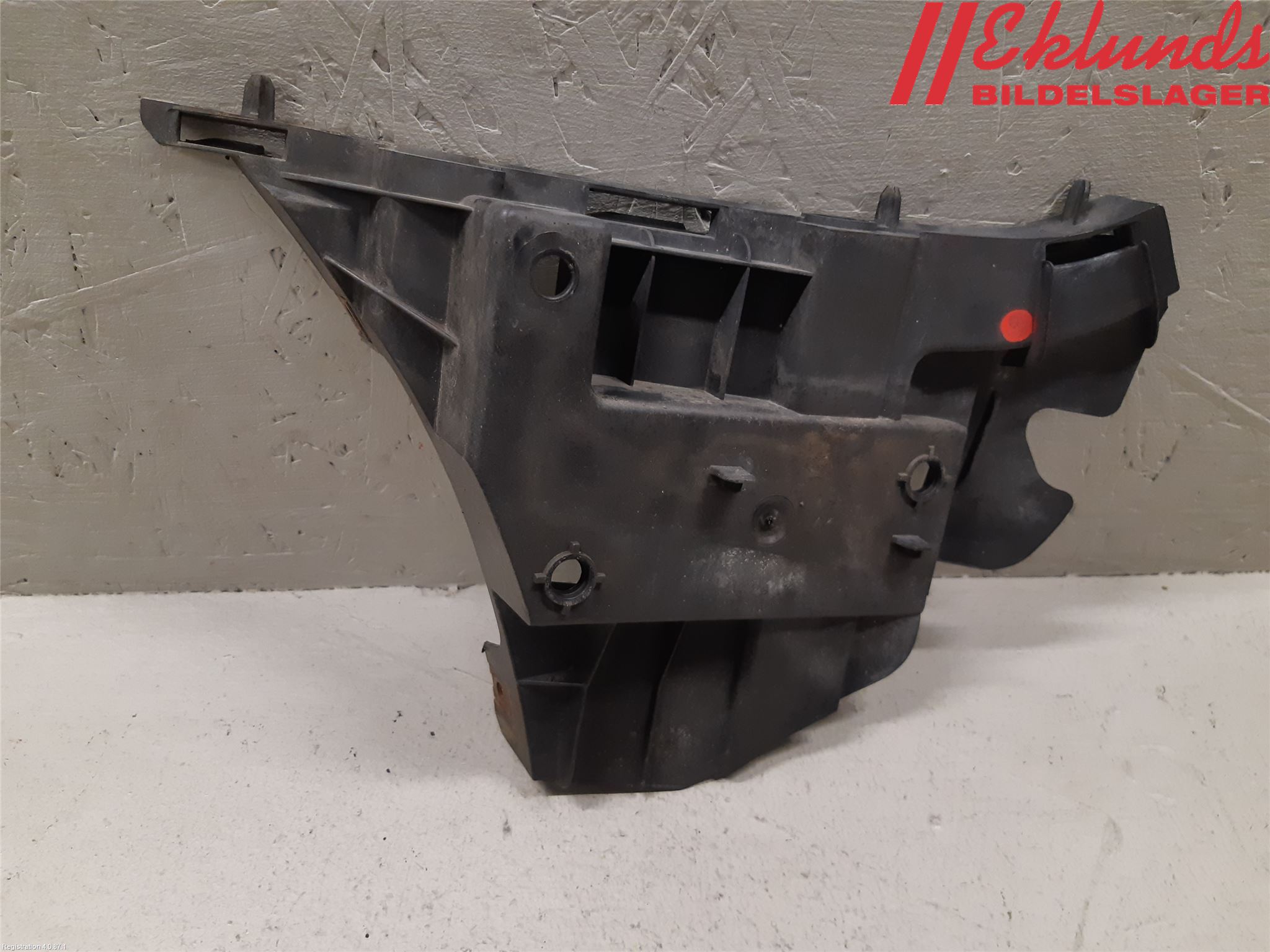 Volvo V70 08-13 Stötfångarfäste Fram Vä