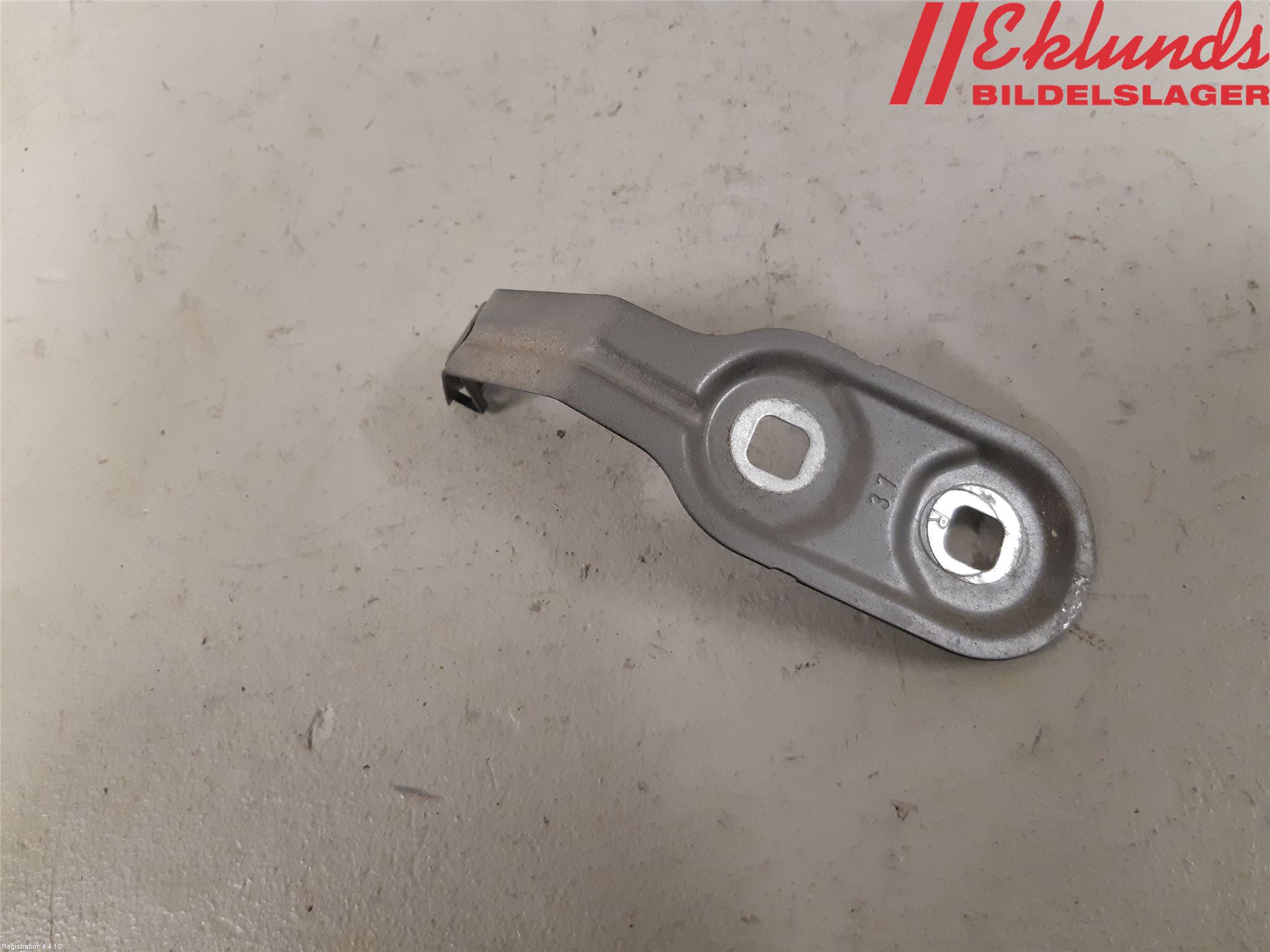 BMW 5 F10/F11/F18 09-17 Skärmfäste Fram Hö