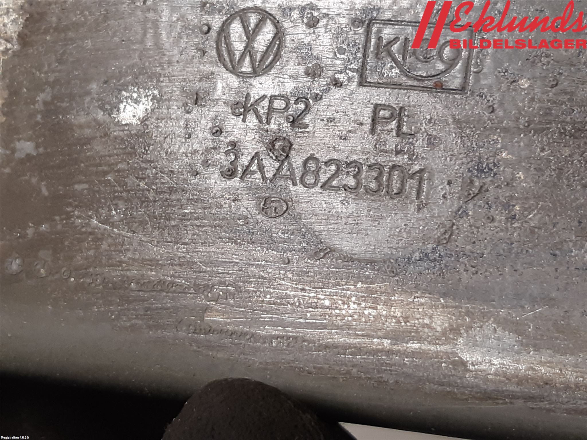 Volkswagen VW PASSAT 11-14 Huvgångjärn