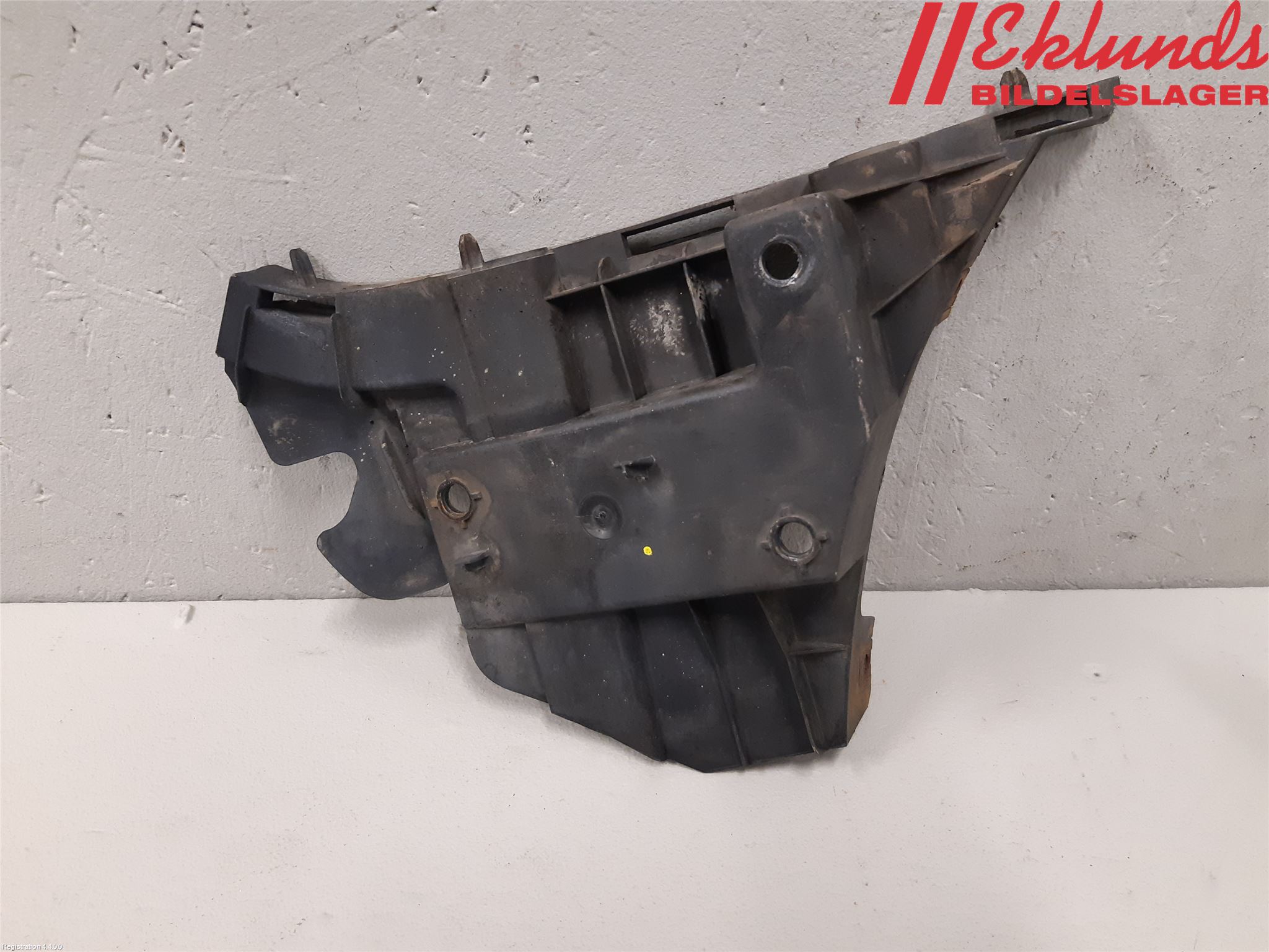 Volvo V70 08-13 Stötfångarfäste Fram Hö