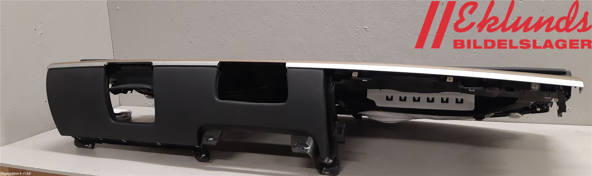 Tesla MODEL Y 21- Instrumentbräda