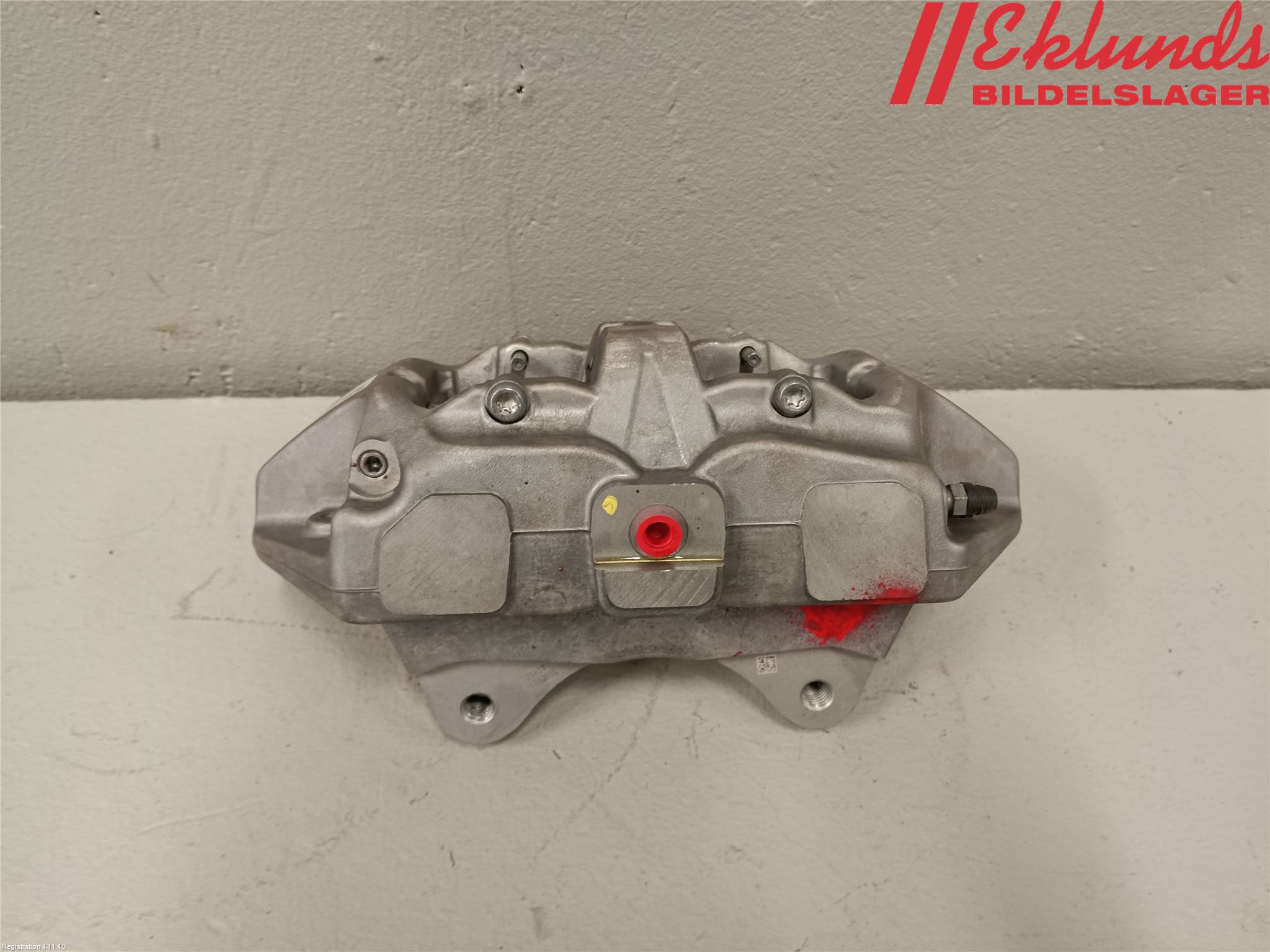 Tesla MODEL Y 21- Bromsok Fram Vänster