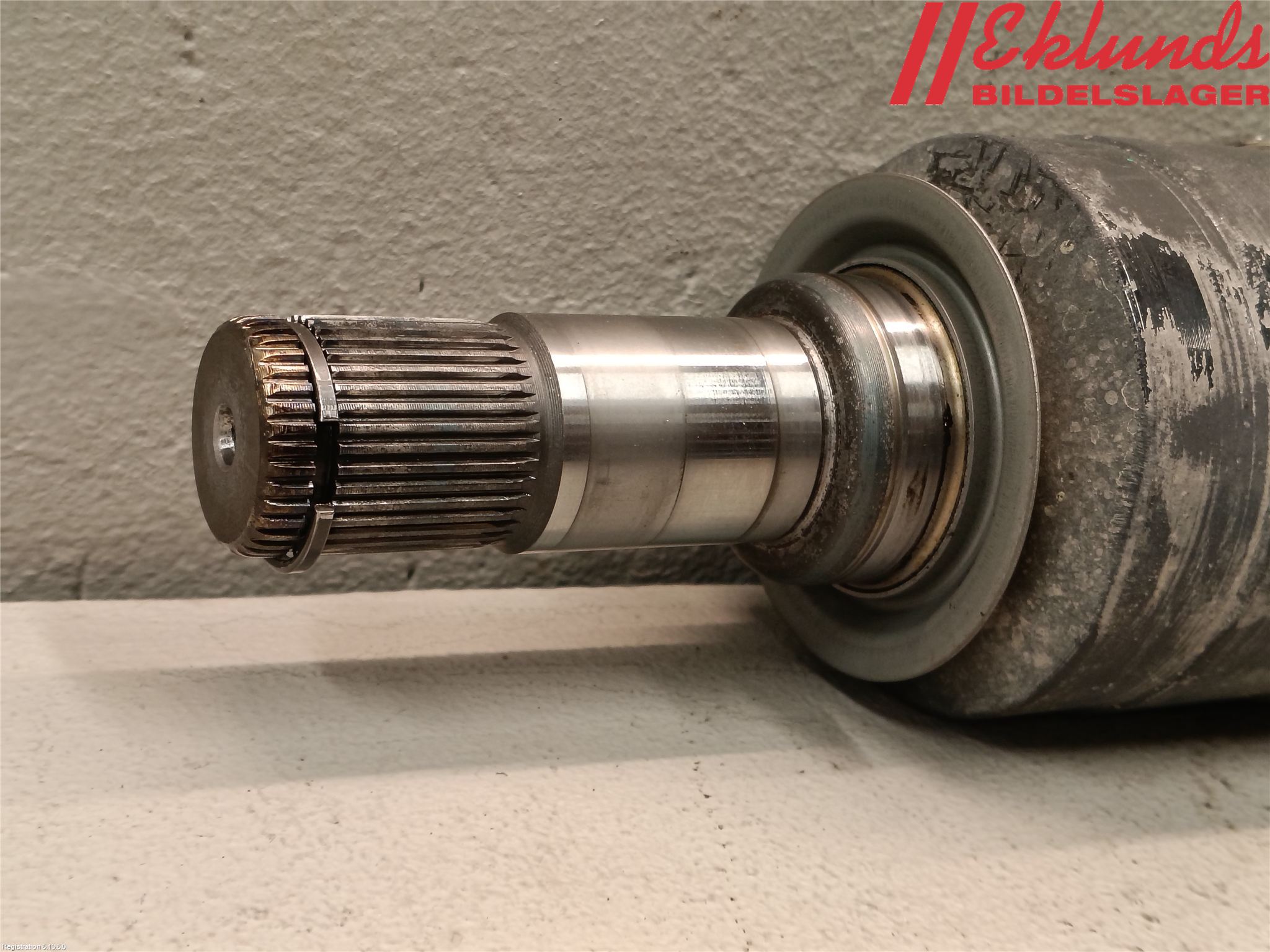 Mercedes-Benz MB ML/GLE-KLASS (W166) 12-18 Drivaxel Fram Vänster