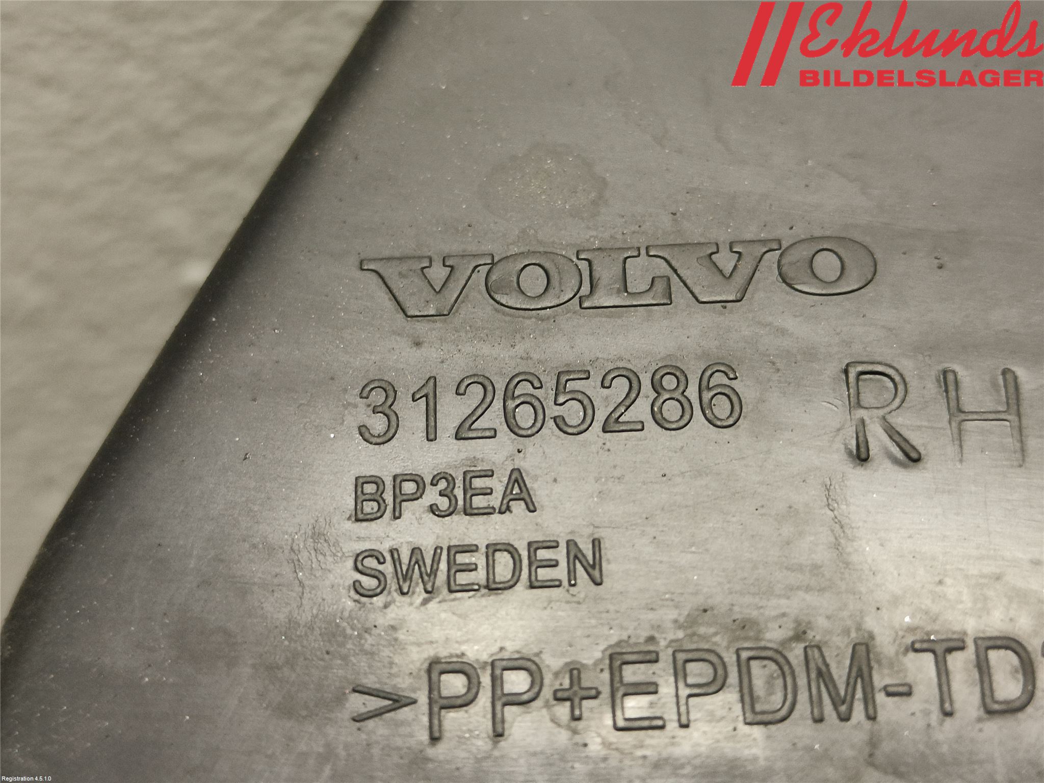 Volvo V60 11-13 Stötfångarfäste Bak Hö