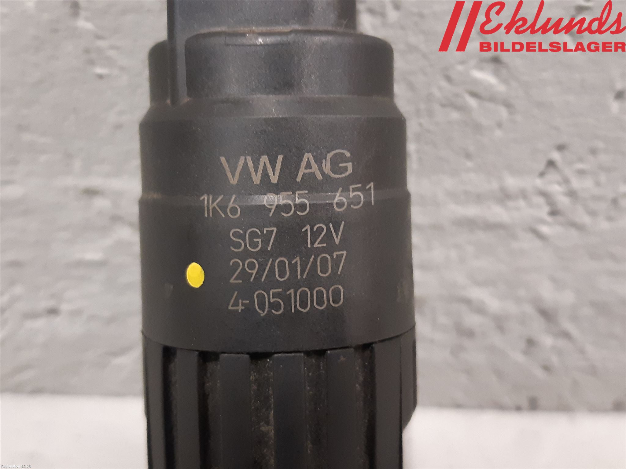 Volkswagen VW CADDY      04-10 Spolarpump Vindruta