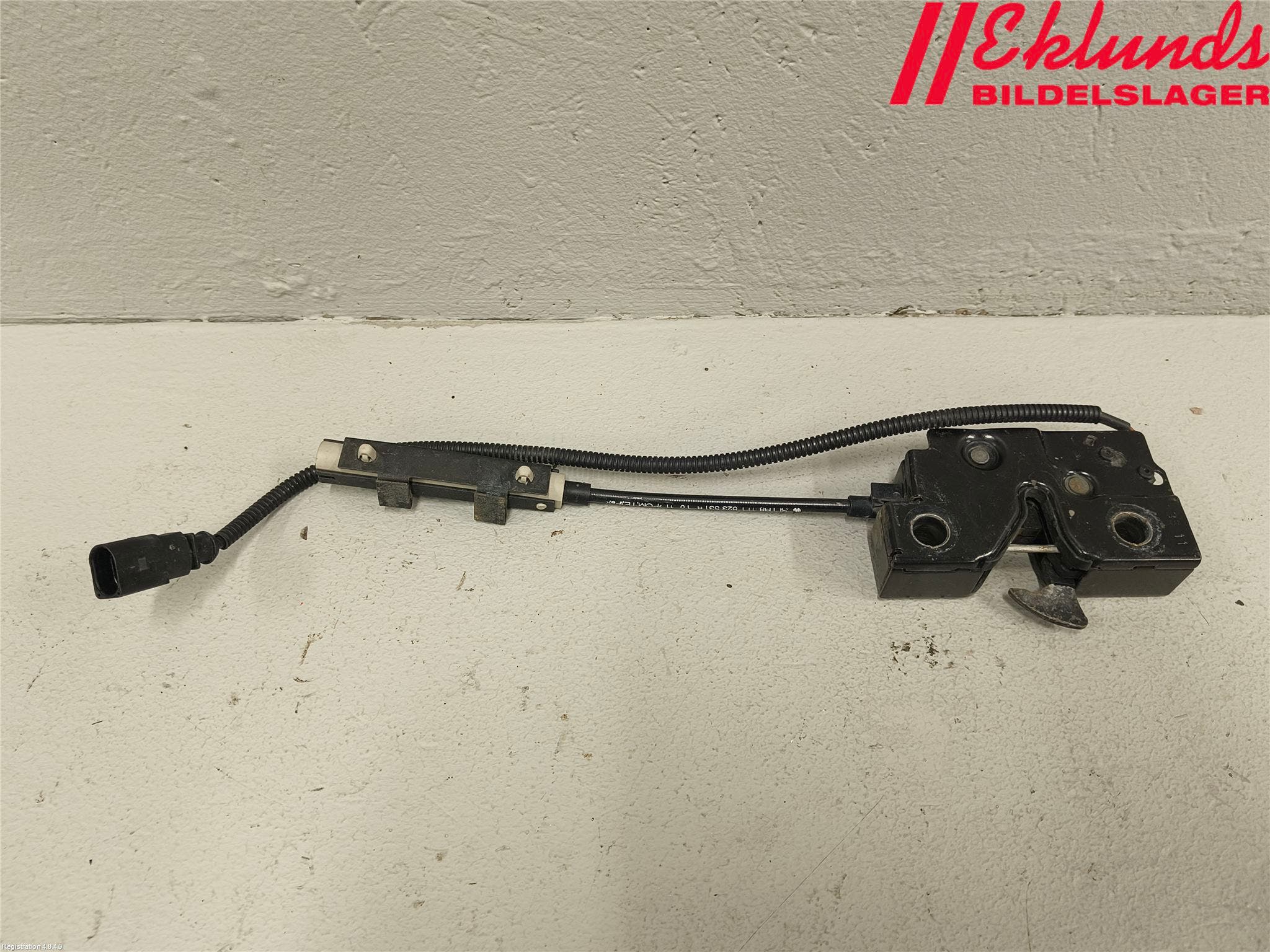 Volkswagen VW CADDY 11-15 Huvlås