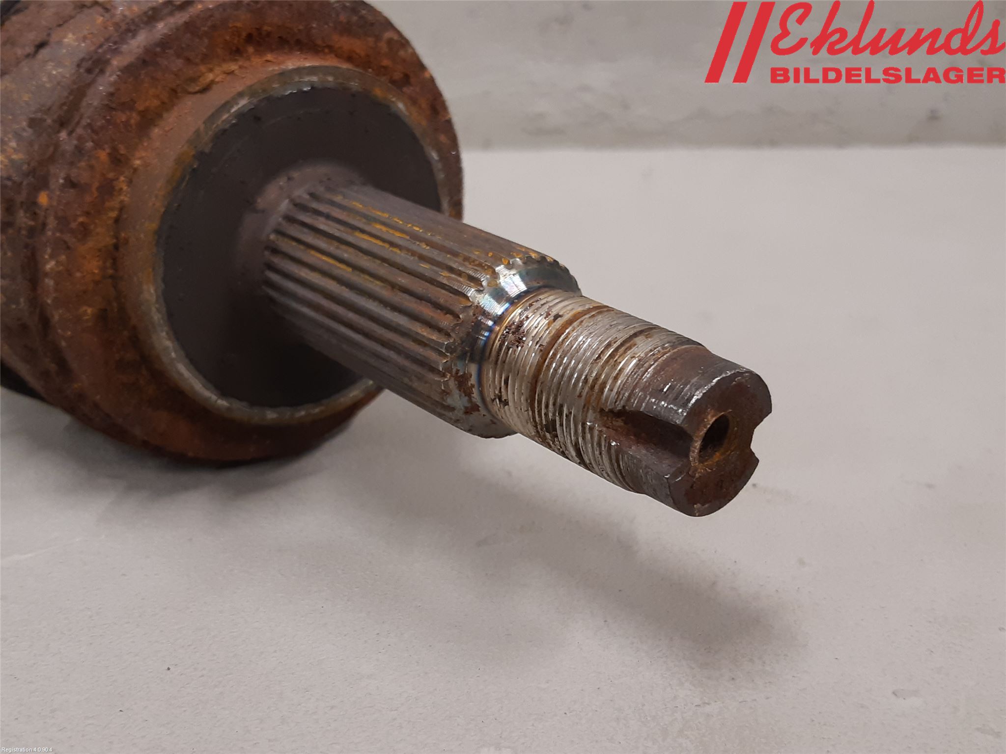 Nissan NV400 12-24 Drivaxel Fram Vänster