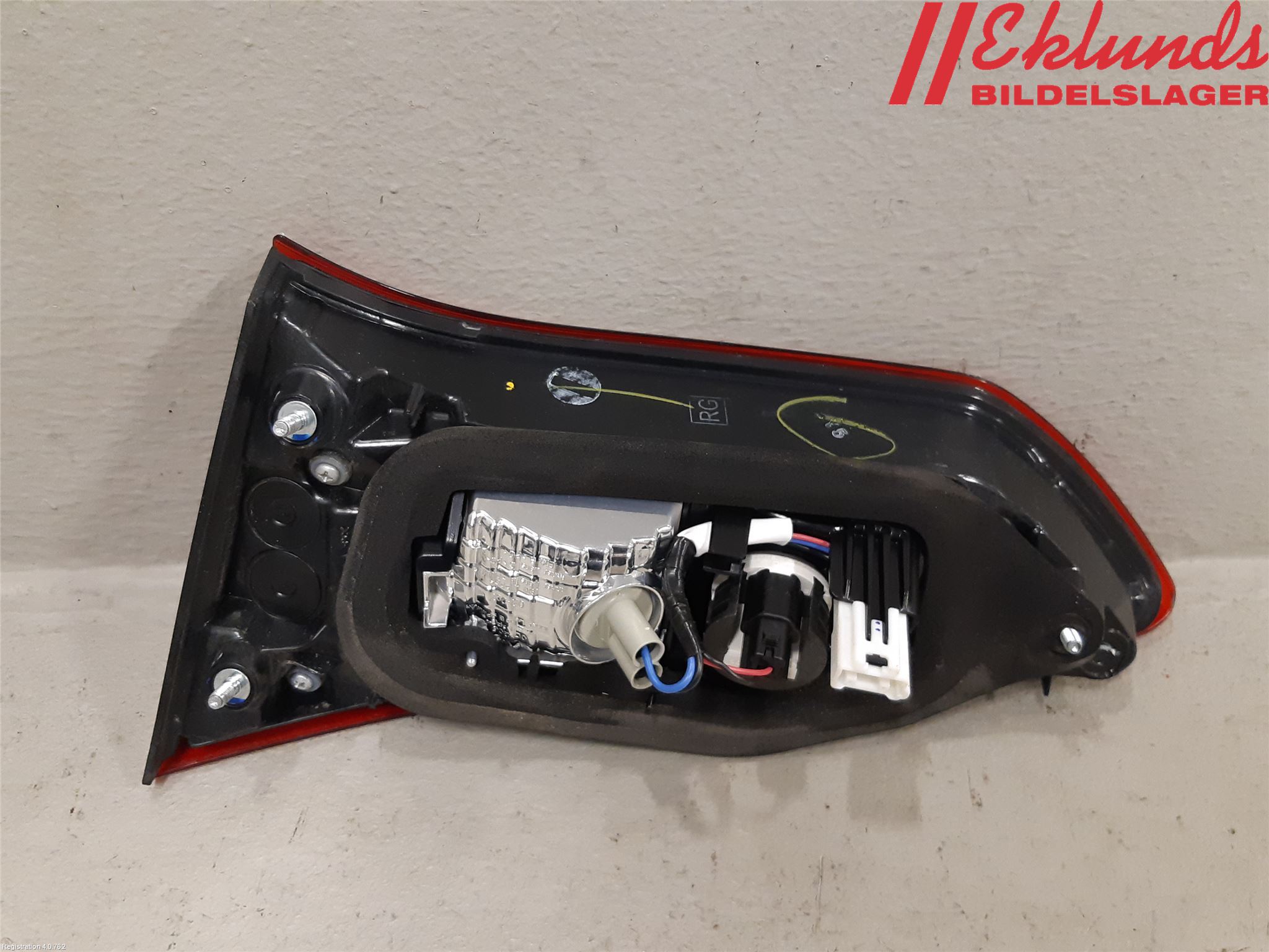 Toyota YARIS XP130 15-20 Bakljus Lucka Vä