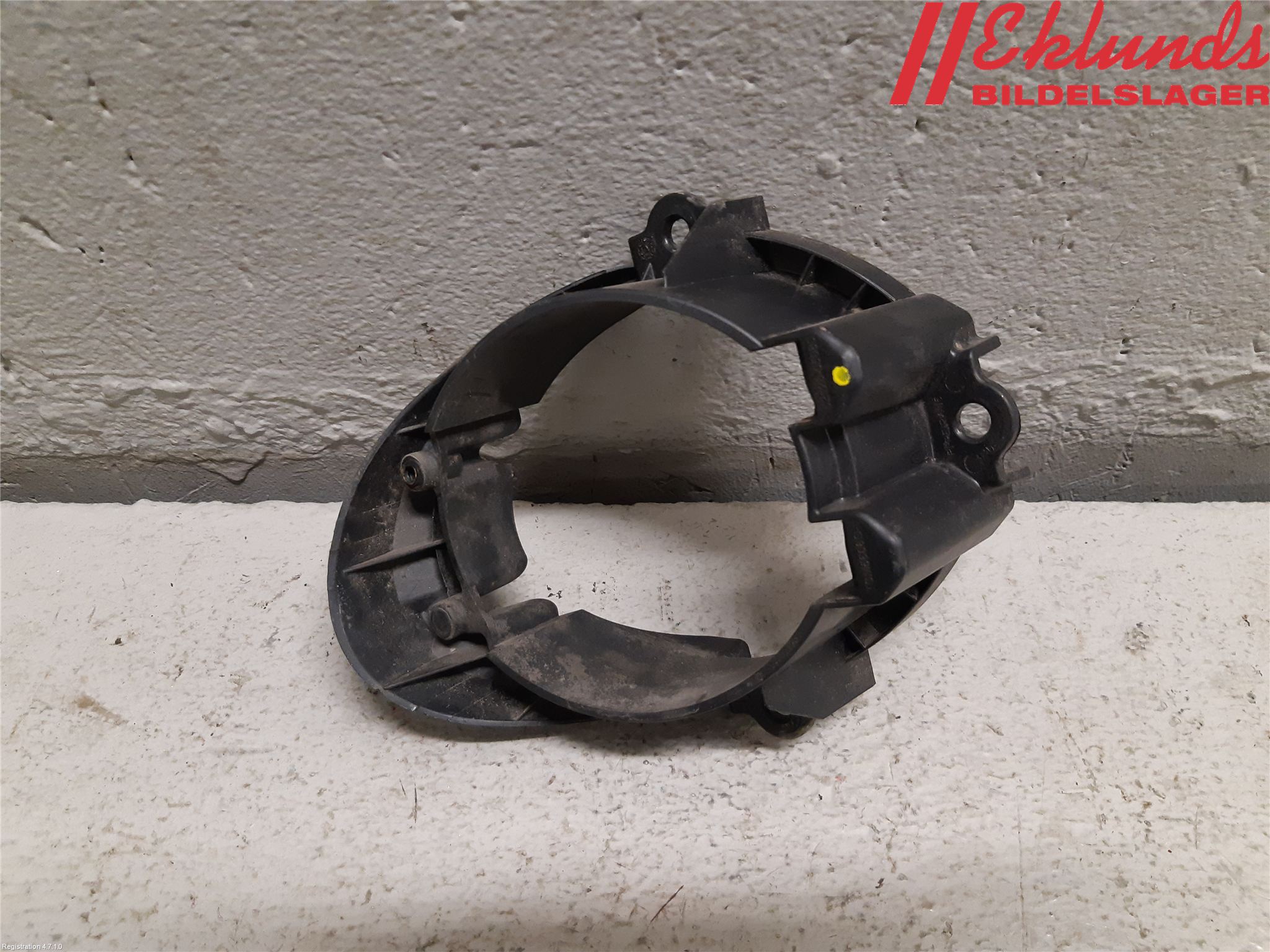 Toyota AVENSIS 09-15 Dimljussarg Fram