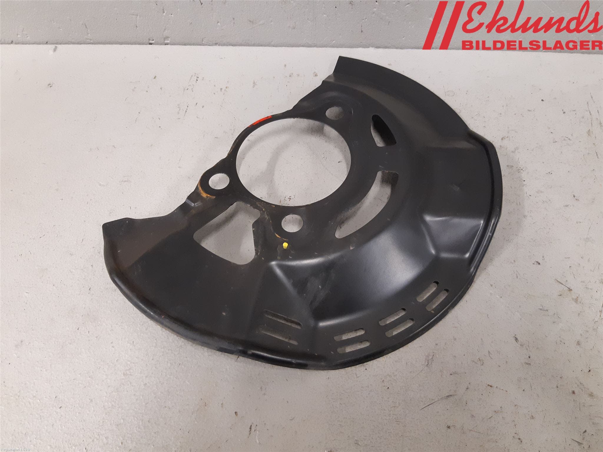 Toyota YARIS XP21 20- Bromssköld Fram