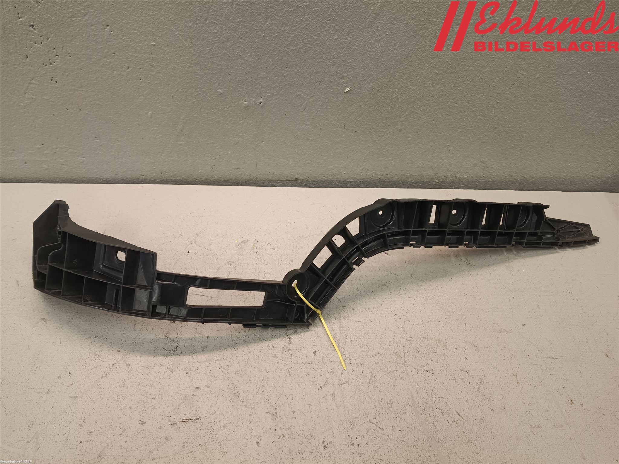 Volkswagen VW PASSAT 11-14 Stötfångarfäste Bak Vä