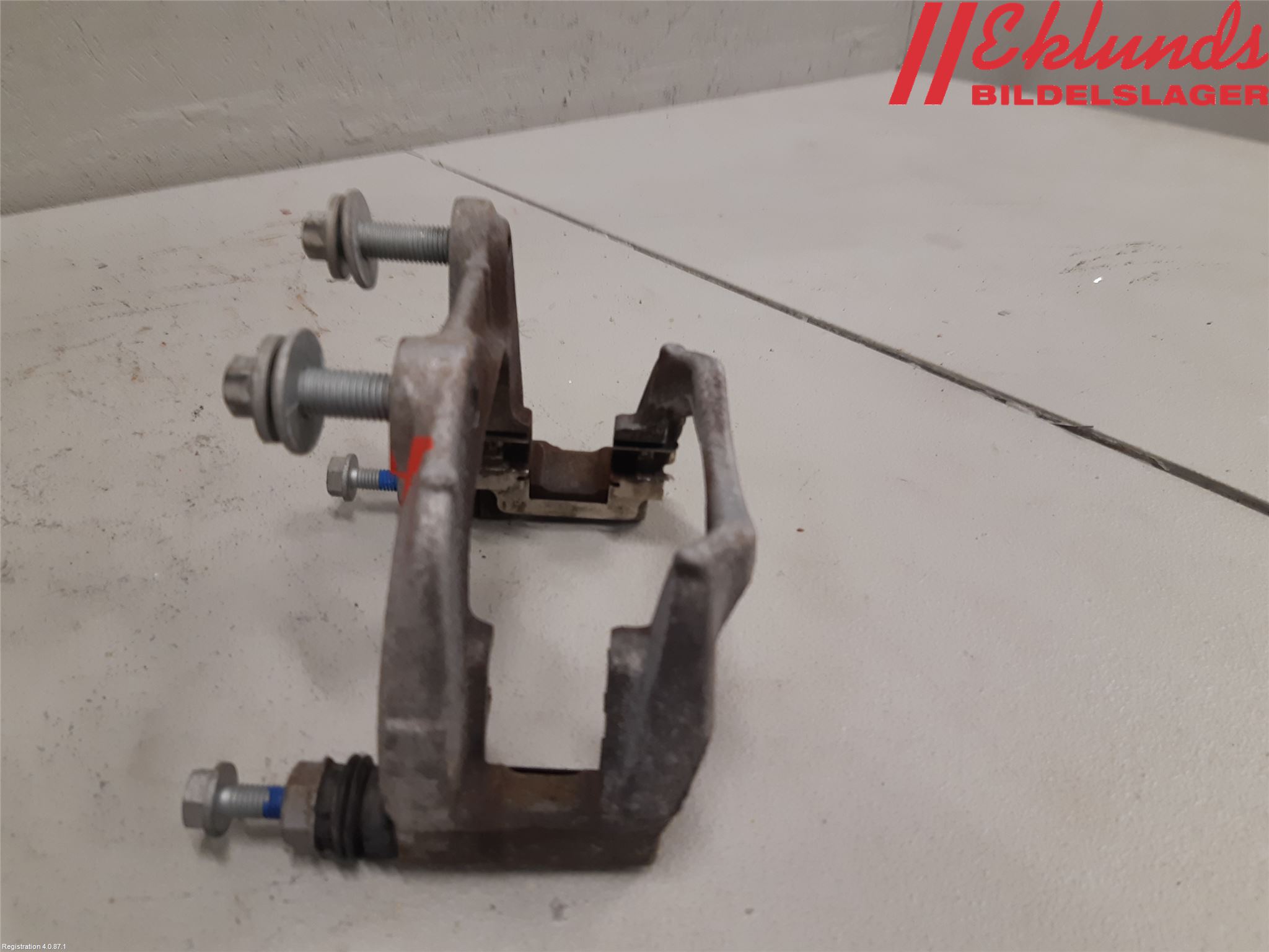 BMW iX I20 22- Bromsokshållare