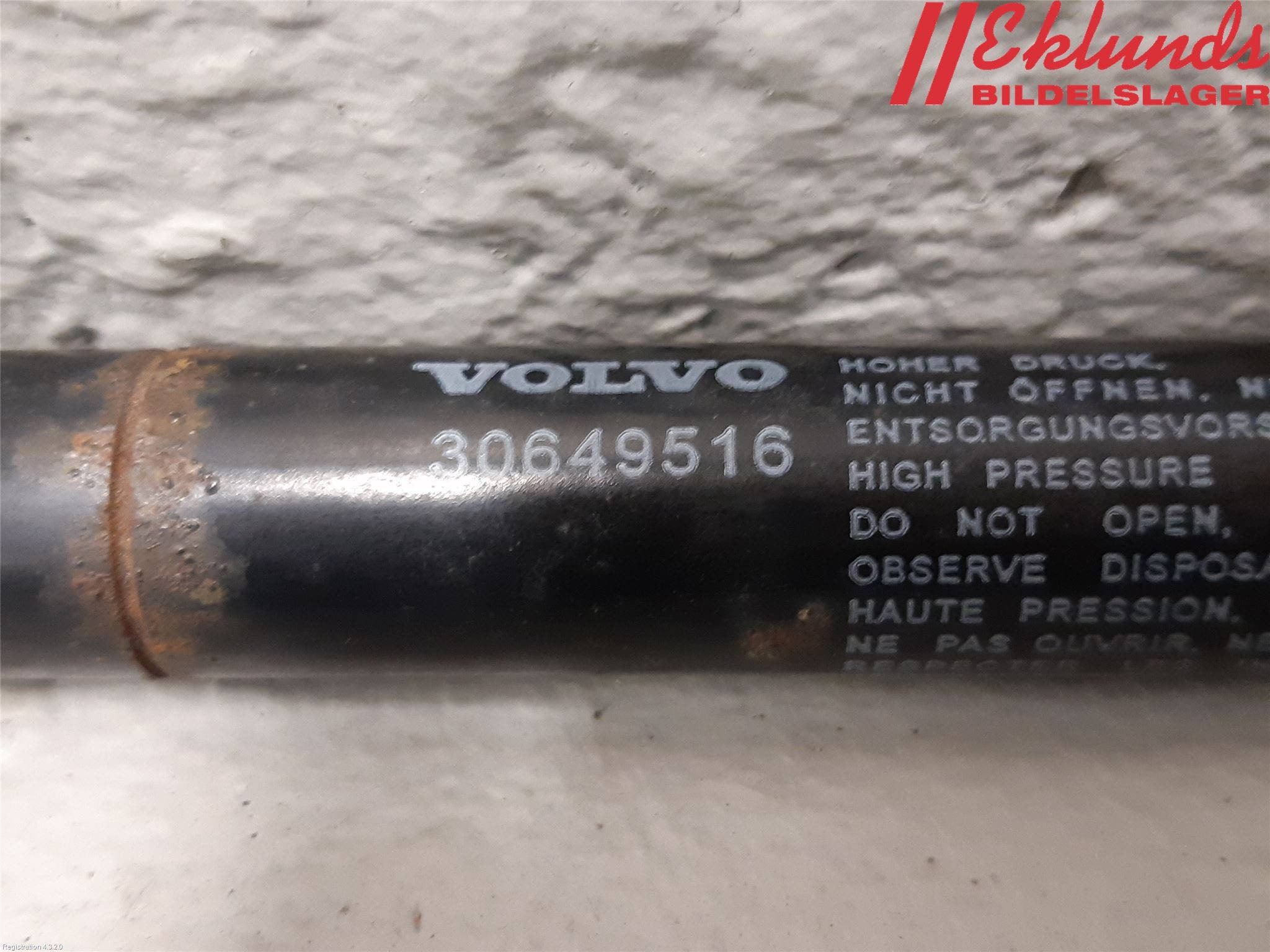 Volvo V70 14-16 Gasfjäder Motorhuv