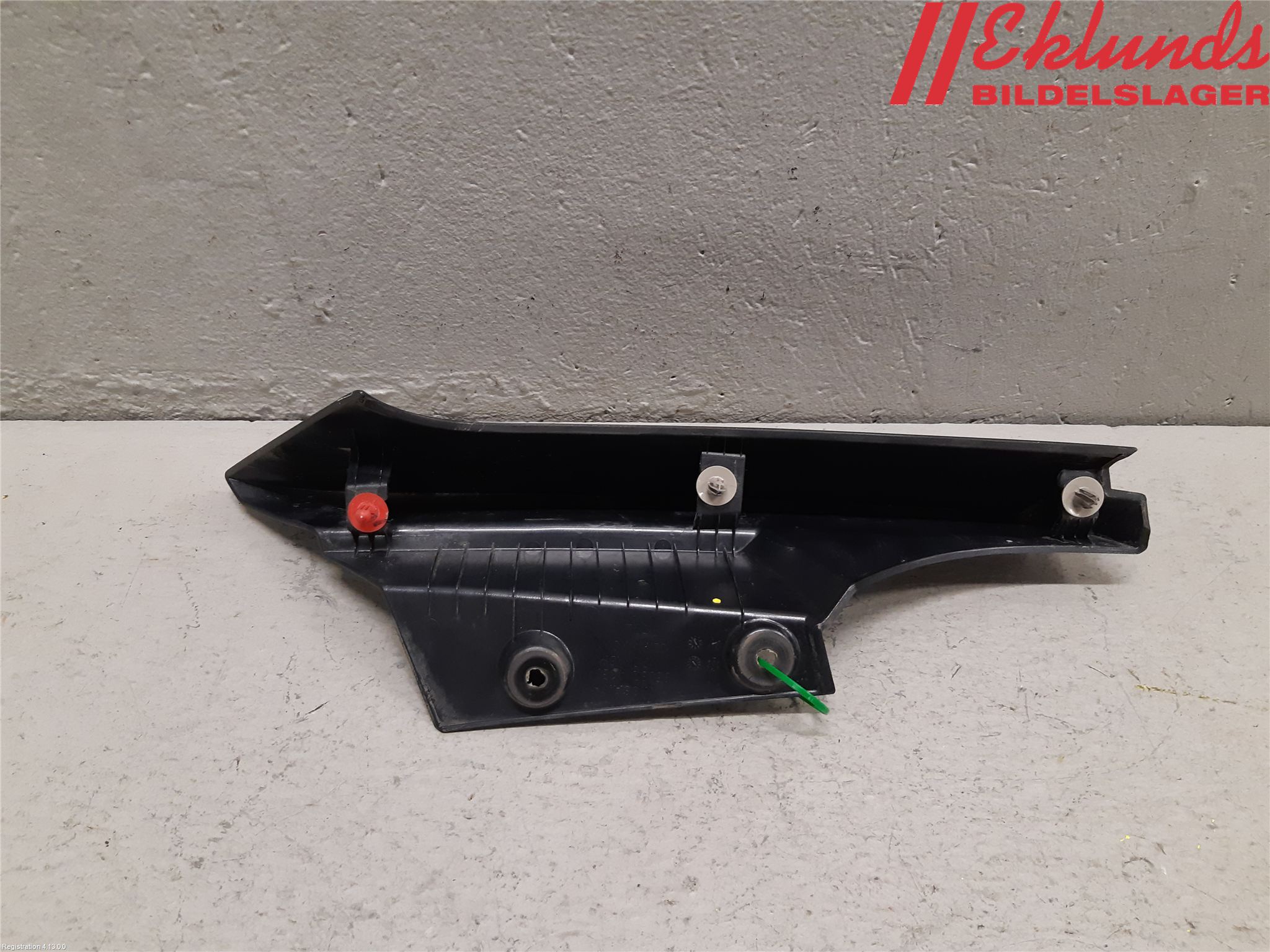 Nissan X-TRAIL 14-21 Spoiler Baklucka