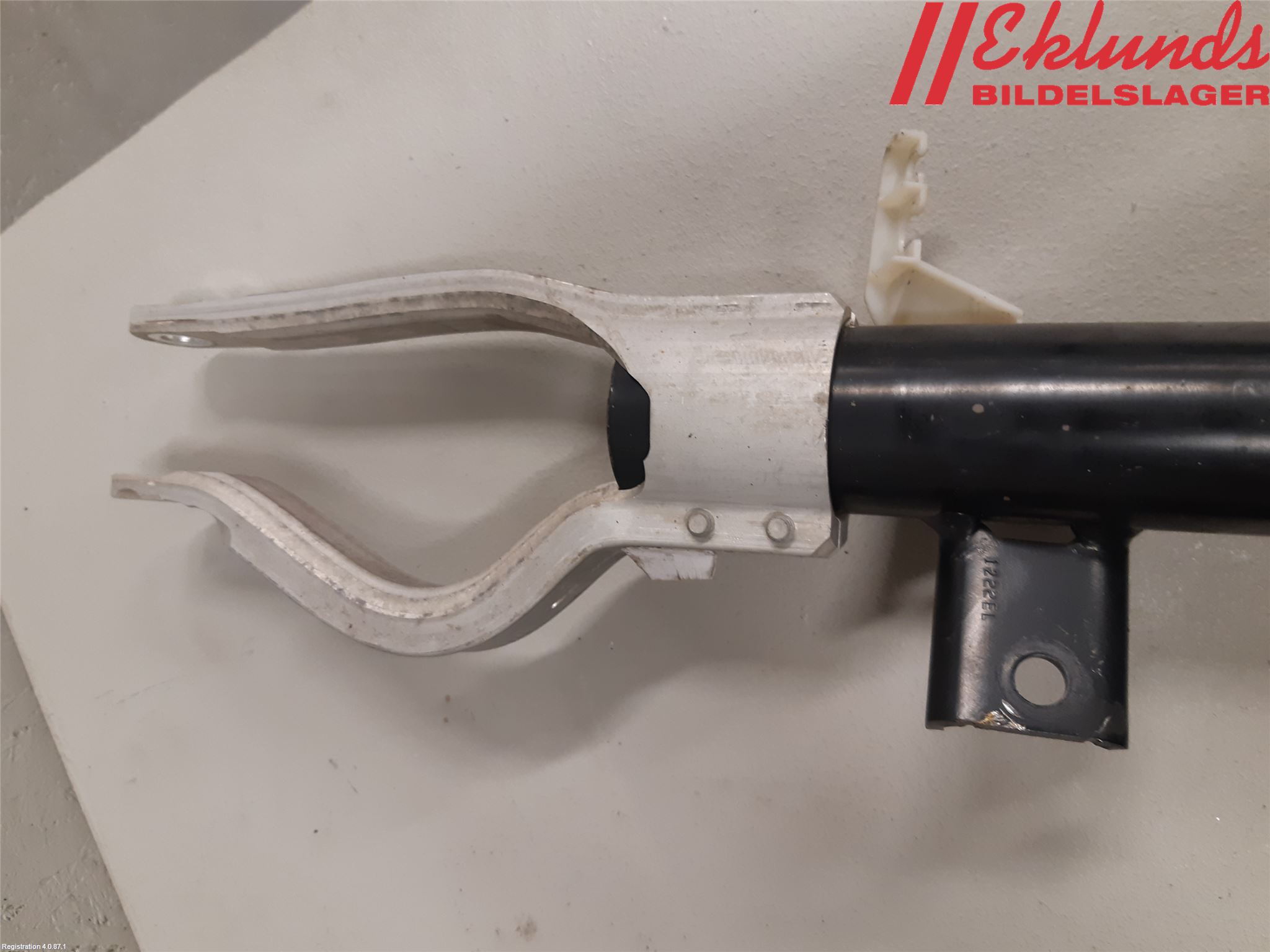 BMW iX I20 22- Fjäderben Fram Vänster