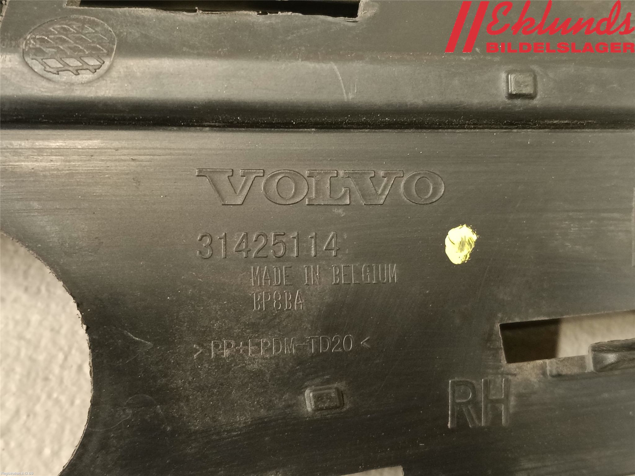 Volvo V60 14-18 Stöt Utfyllnad-List-Grill