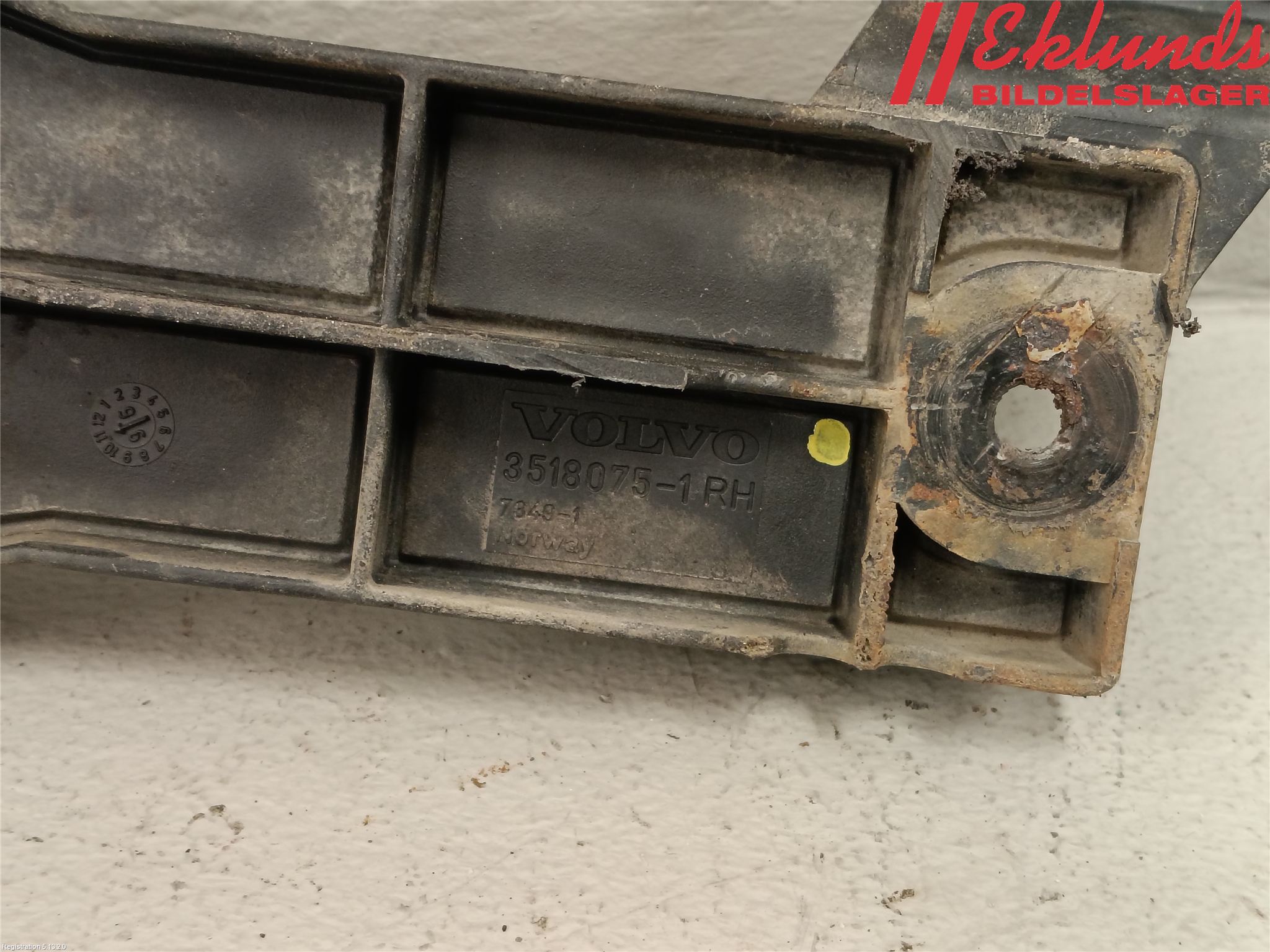 Volvo 940 91-98 Stötfångarfäste Fram Hö
