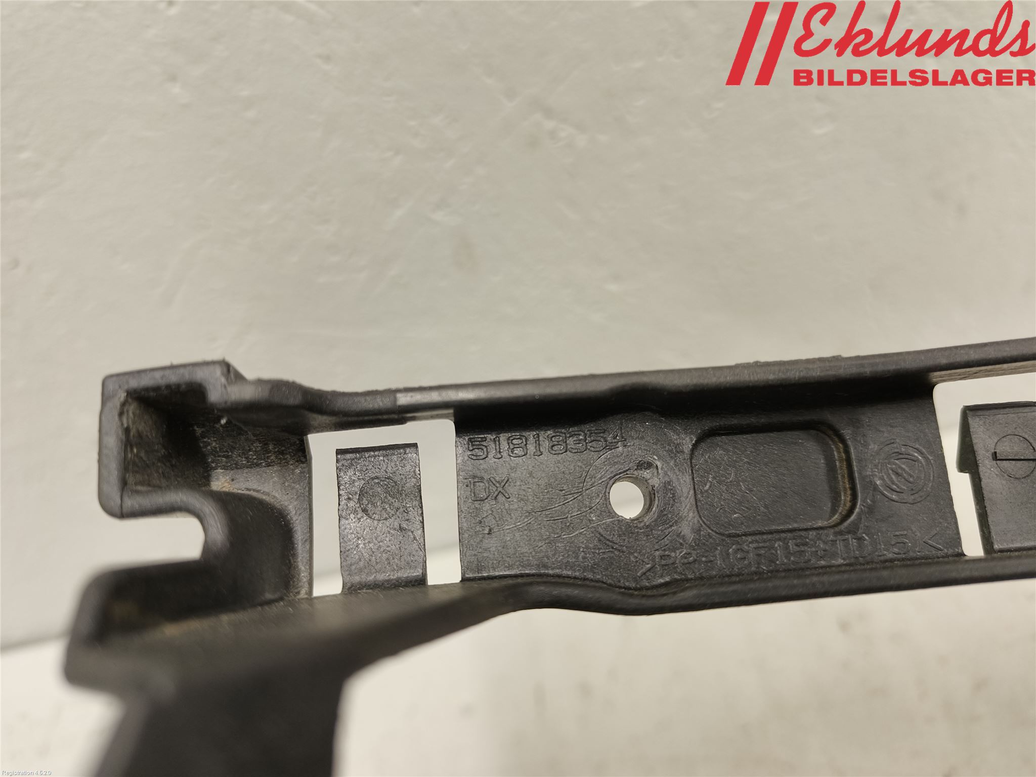 Opel COMBO D 12-18 Stötfångarfäste Bak Hö