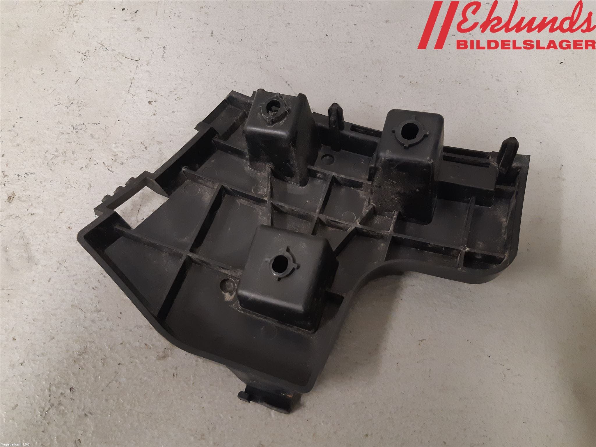 Volvo V60 11-13 Stötfångarfäste Bak Vä