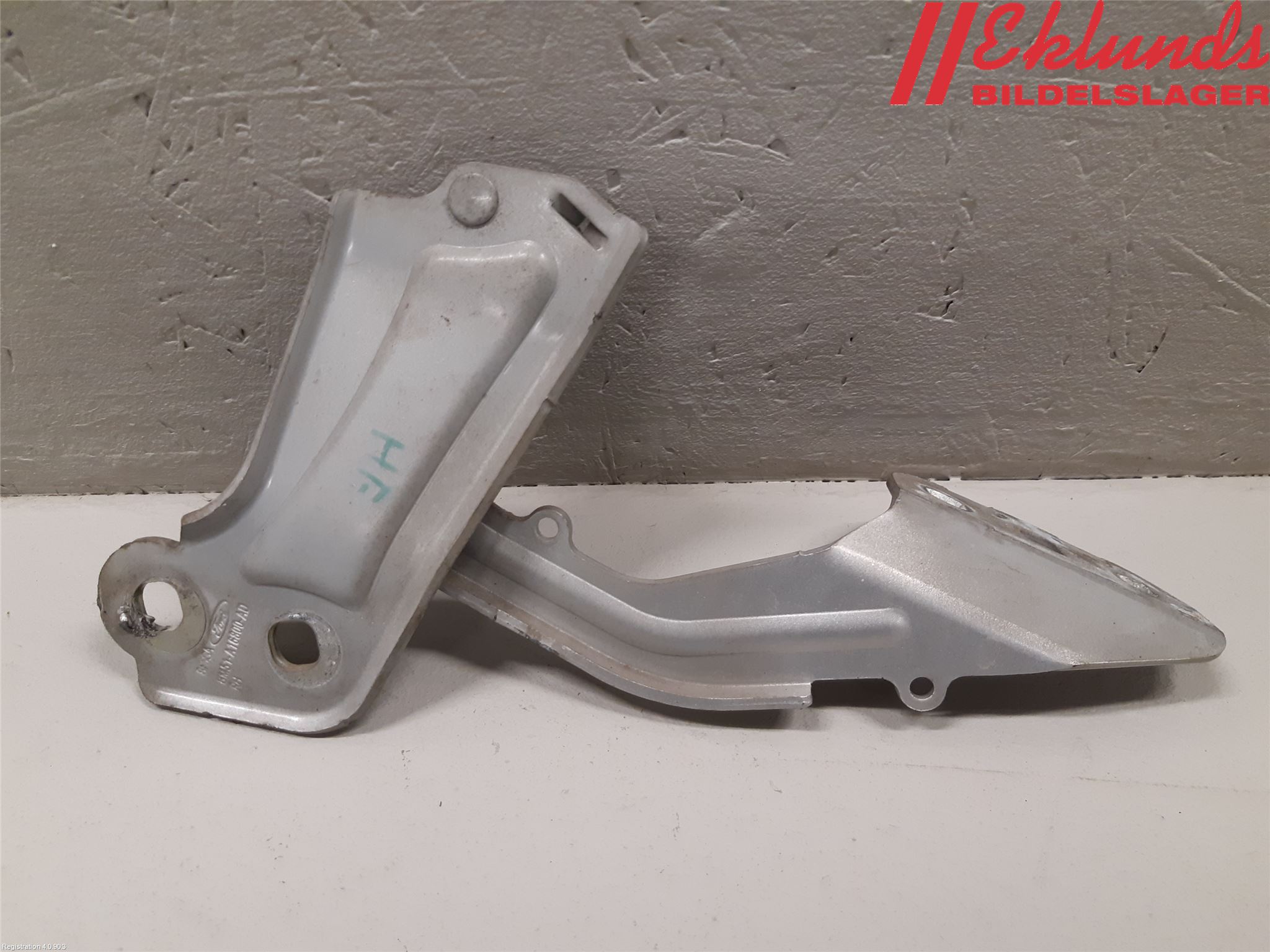 Ford FOCUS 11-14 Huvgångjärn