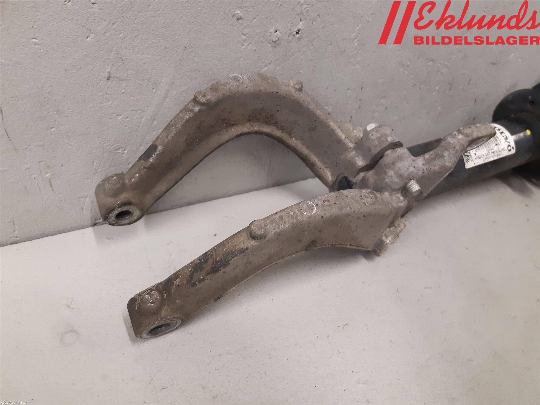 Volvo V90 17->> Fjäderben Fram Höger