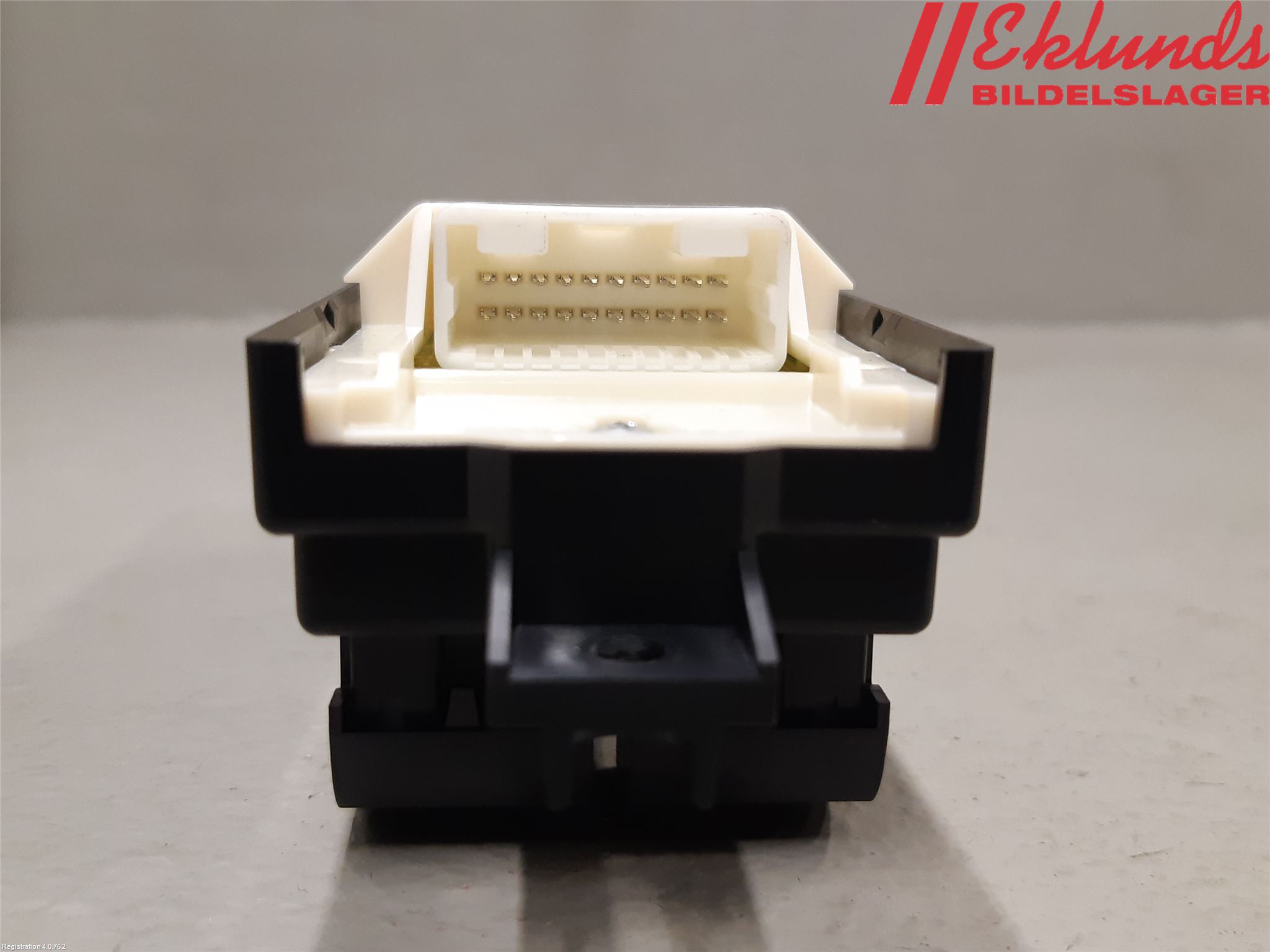 Lexus UX/300e 19- Strömställare Elhiss