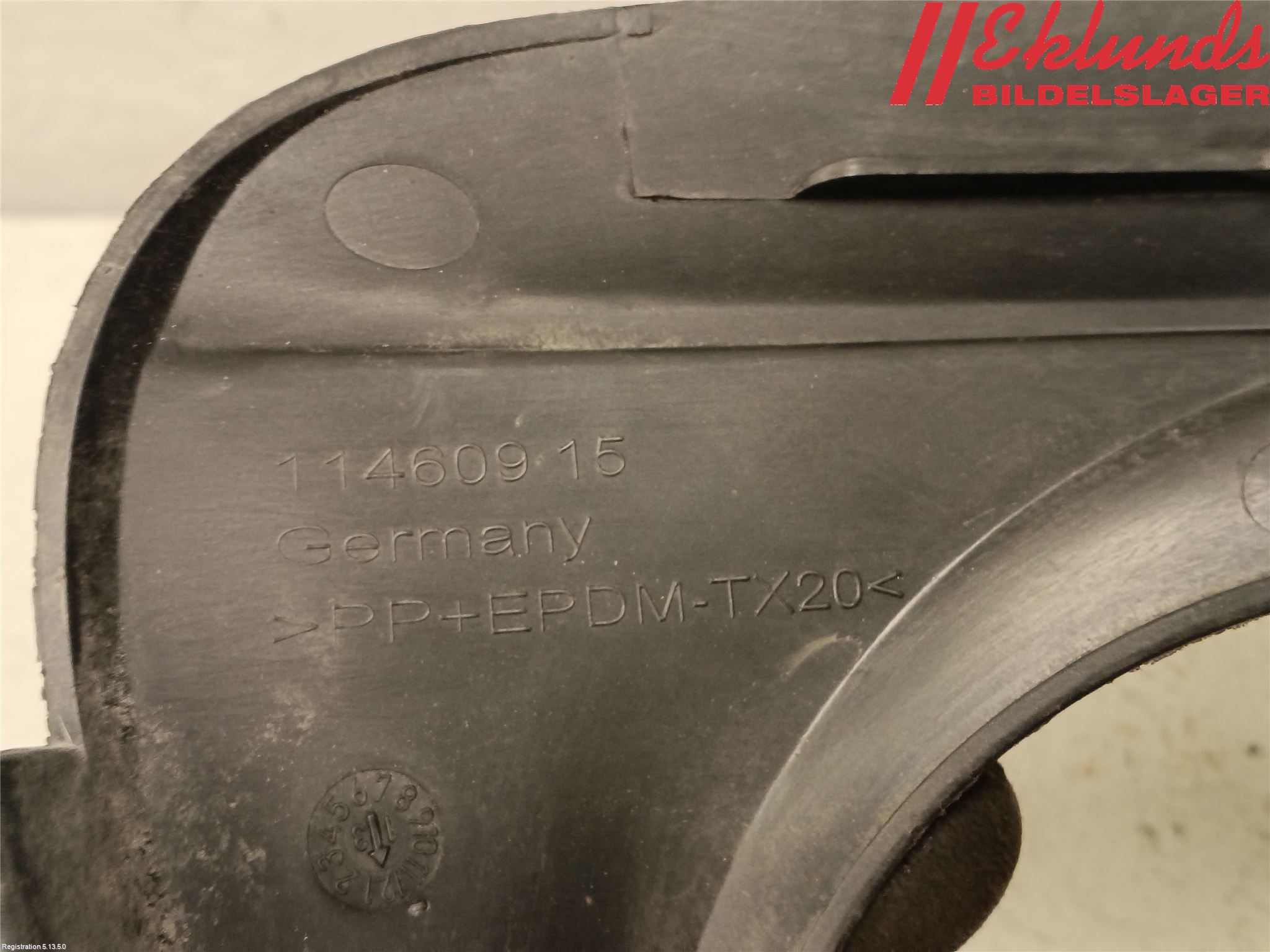 BMW 5 F10/F11/F18 09-17 Dimljussarg Fram
