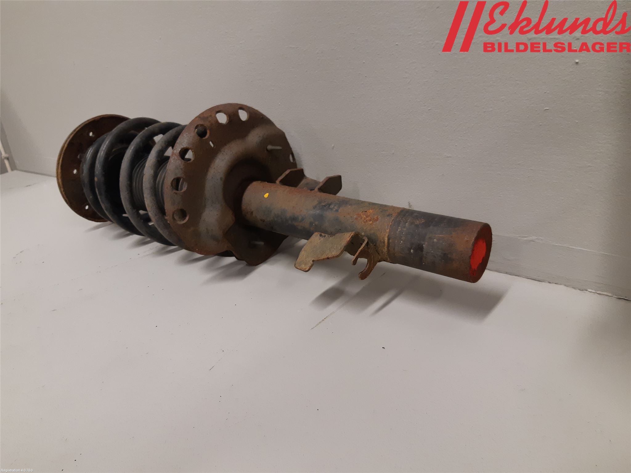 Volvo V70 08-13 Fjäderben Fram Vänster