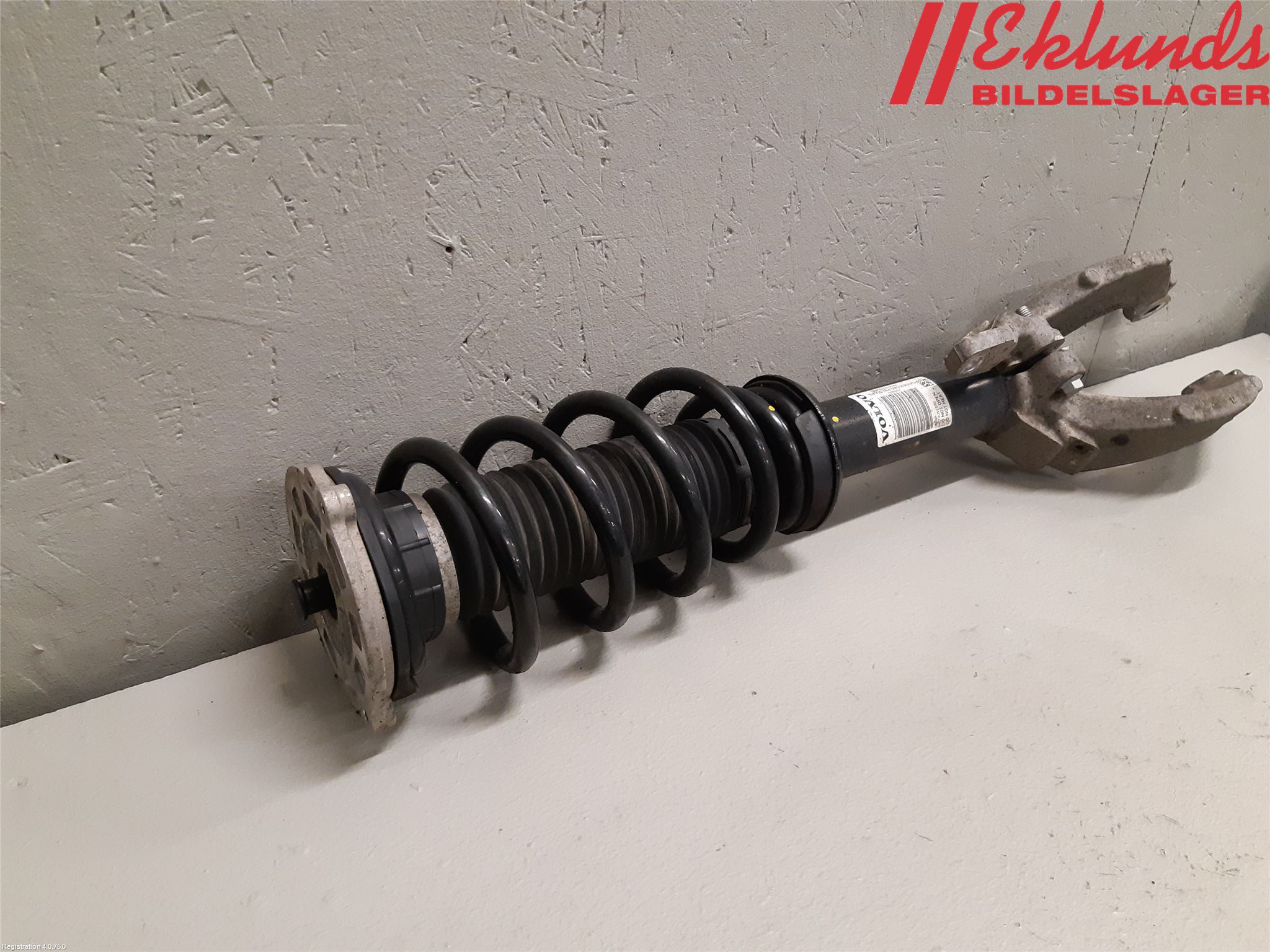 Volvo V90 17->> Fjäderben Fram Höger