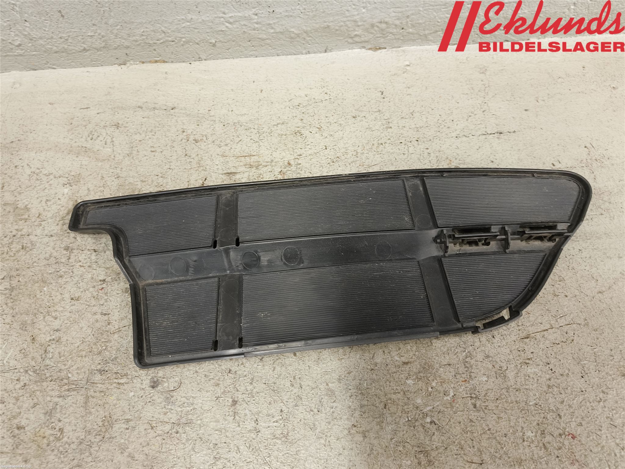 Nissan PULSAR Grilldel Mitt