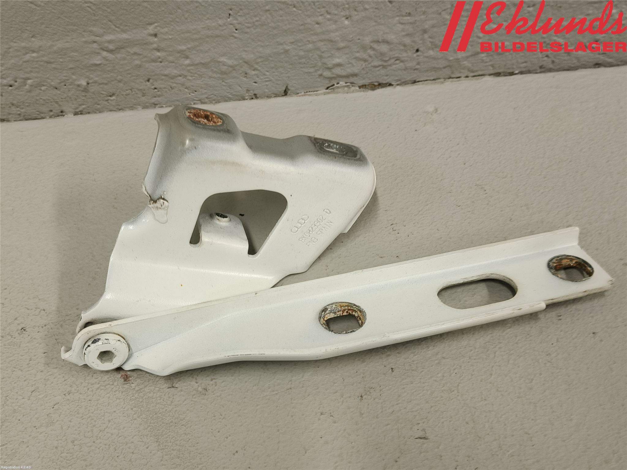 Audi A4/S4 08-11 Huvgångjärn