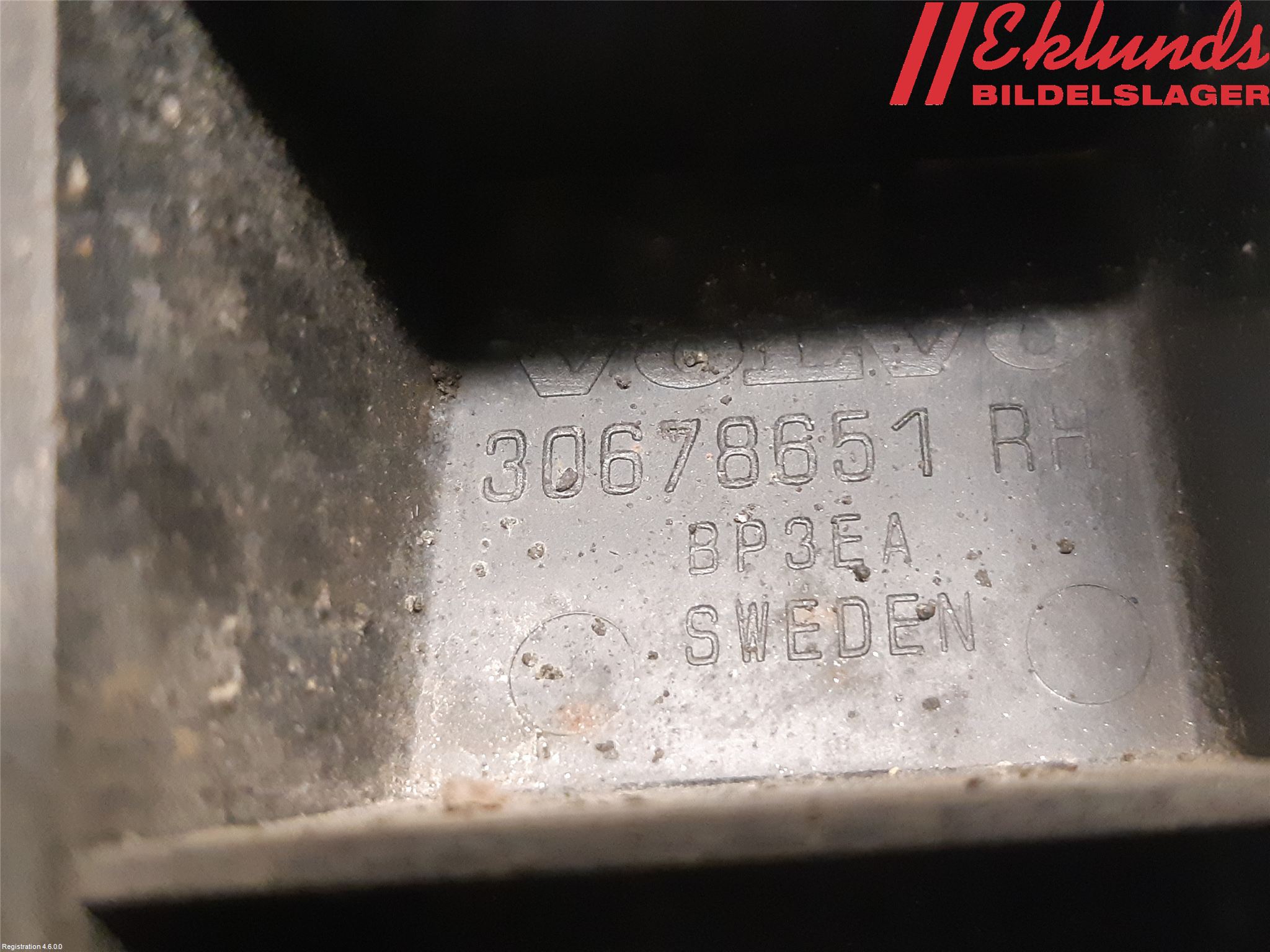 Volvo V70 08-13 Stötfångarfäste Bak Hö