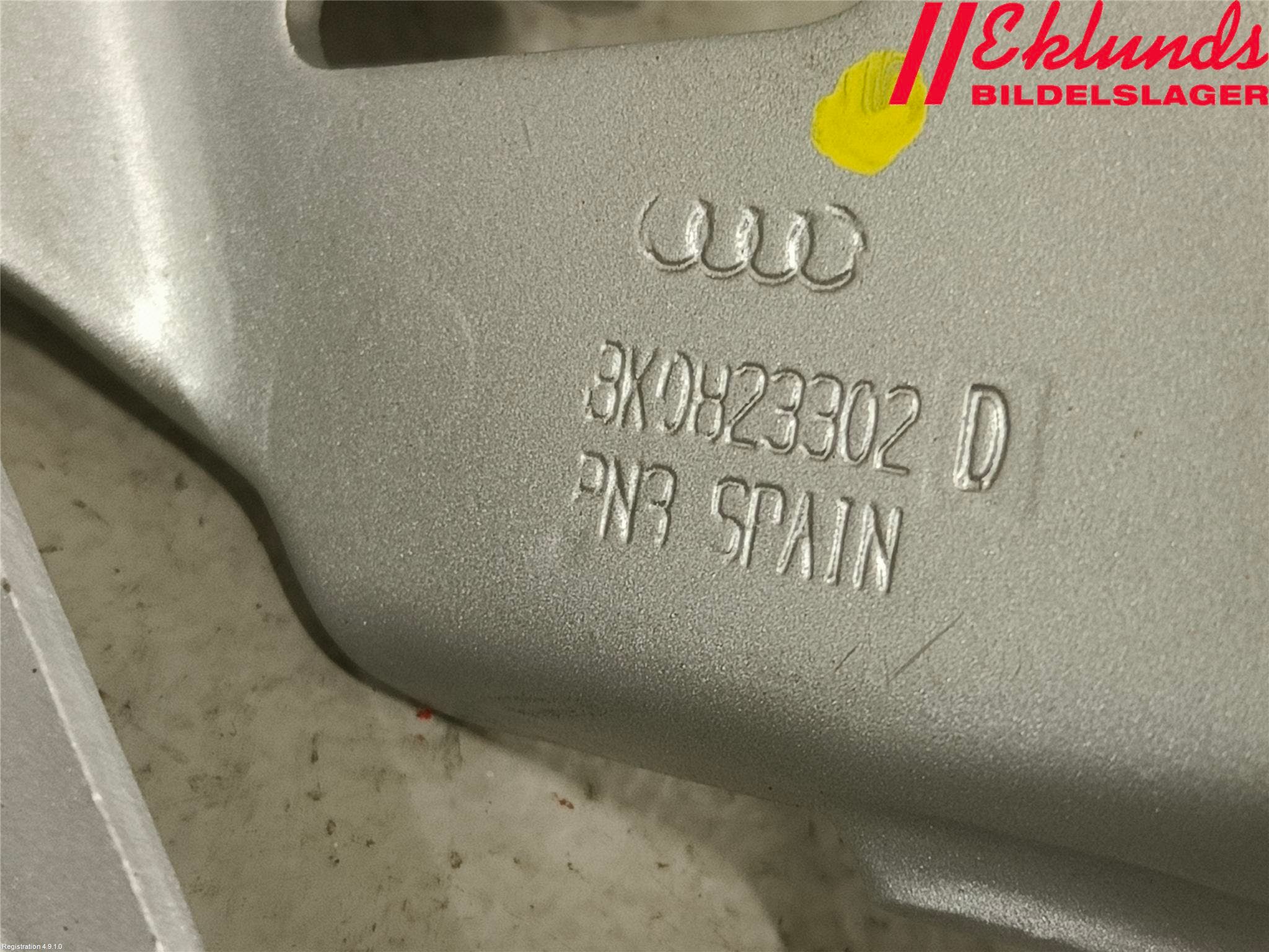 Audi A4/S4 08-11 Huvgångjärn