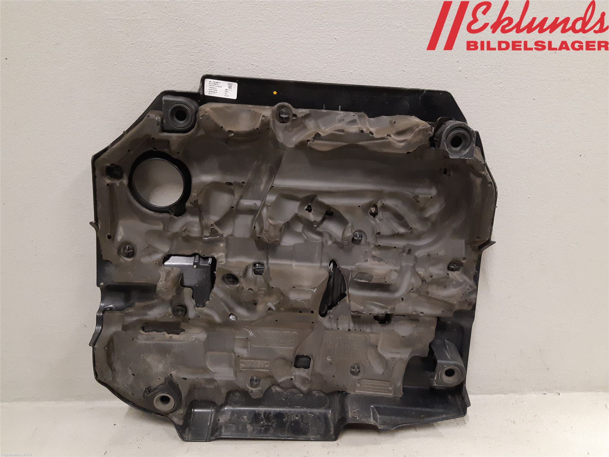 Audi Q2/SQ2 17- Motorkåpa