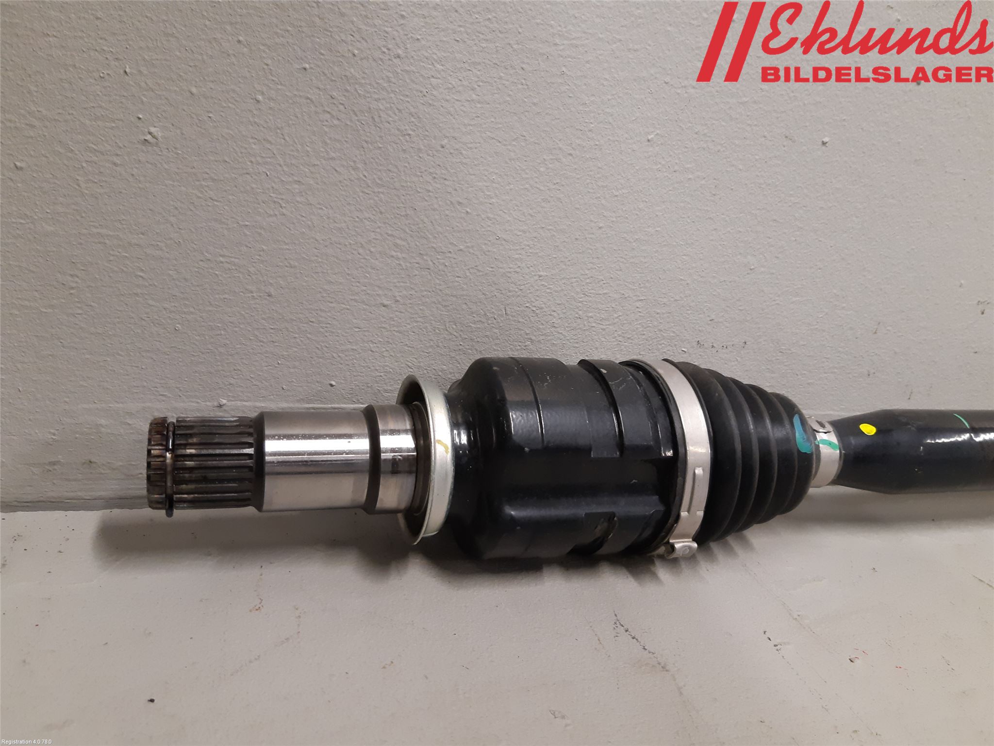 Toyota C-HR 16-23 Drivaxel Fram Höger