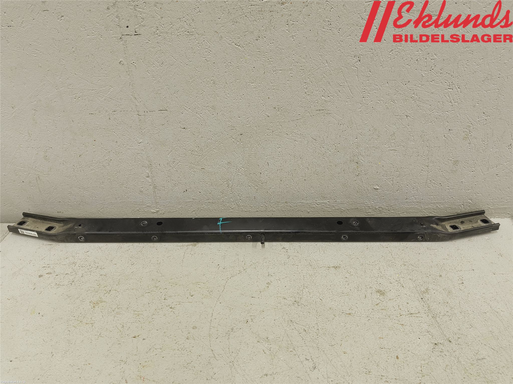 BMW 5 F10/F11/F18 09-17 Front Huvlåsplåt-Balk