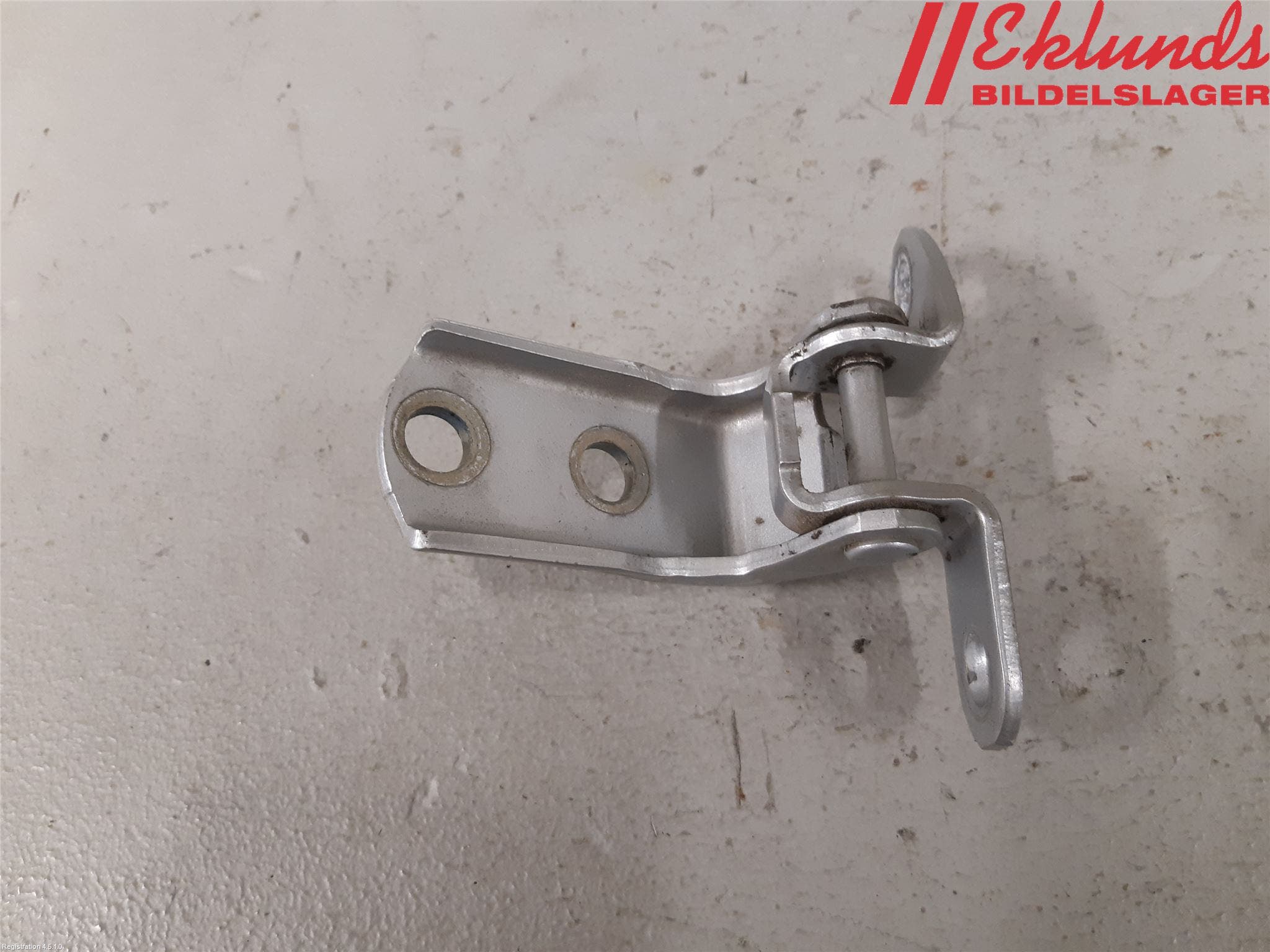 Toyota YARIS XP130 12-14 Dörrgångjärn