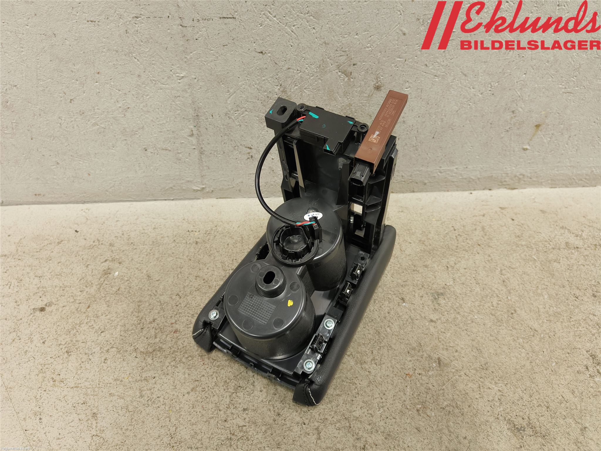 MG ZS EV 20- Mugghållare